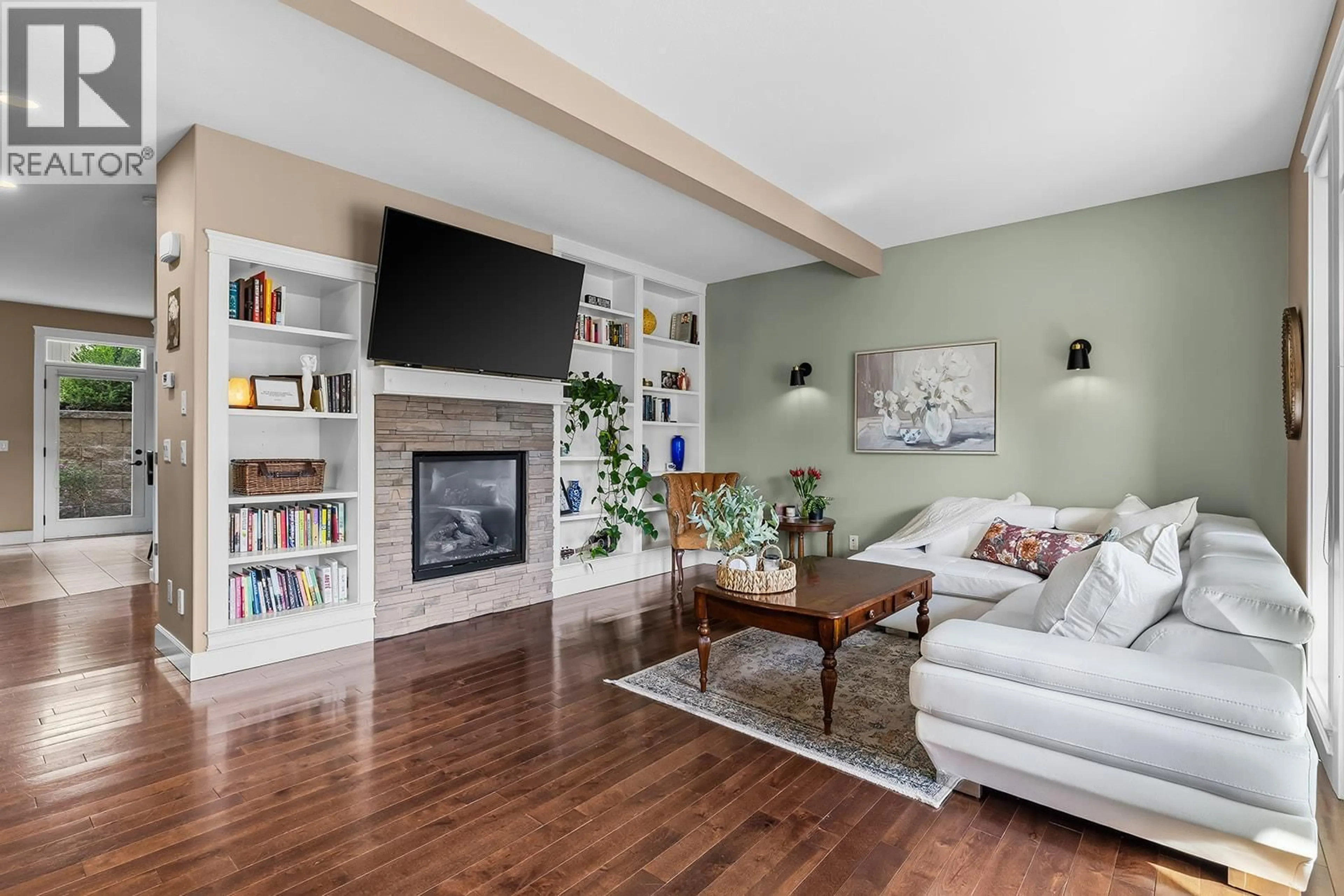 Living room with furniture, wood/laminate floor for 6 - 2283 SHANNON HEIGHTS COURT, West Kelowna British Columbia V4T3B9