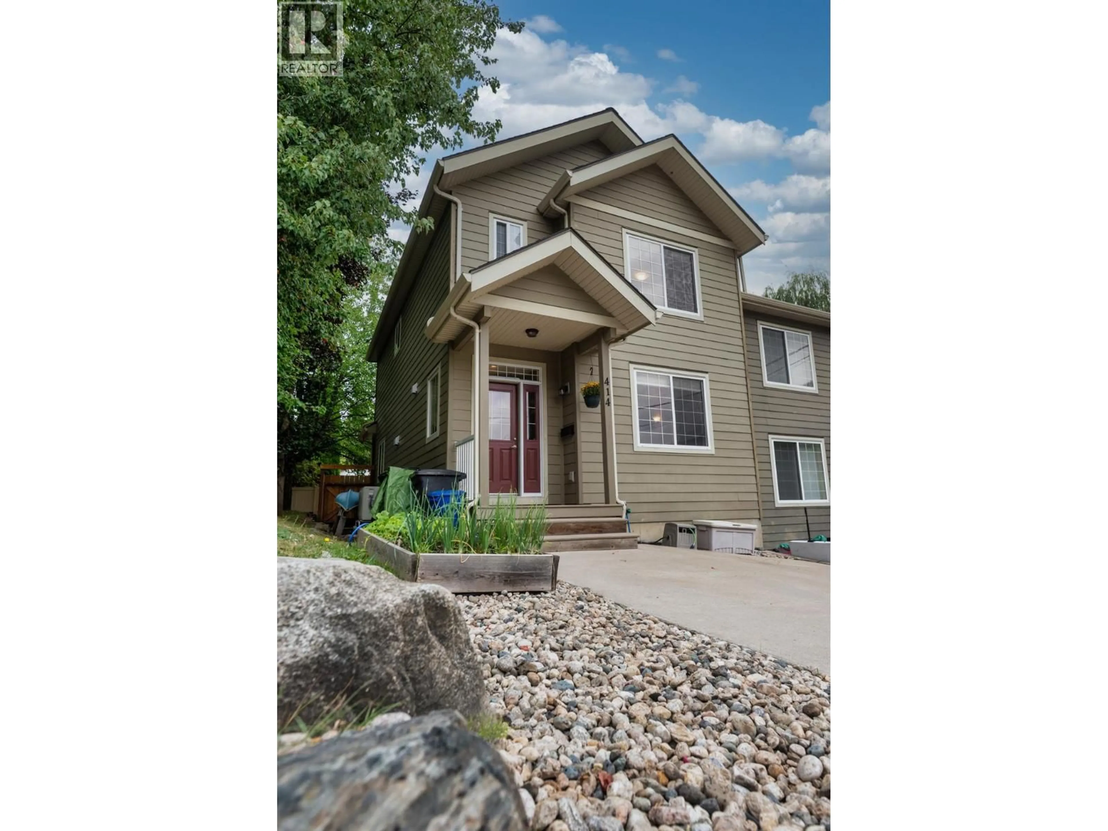 Home with vinyl exterior material, street for 414 BEASLEY STREET WEST, Nelson British Columbia V1L6G9