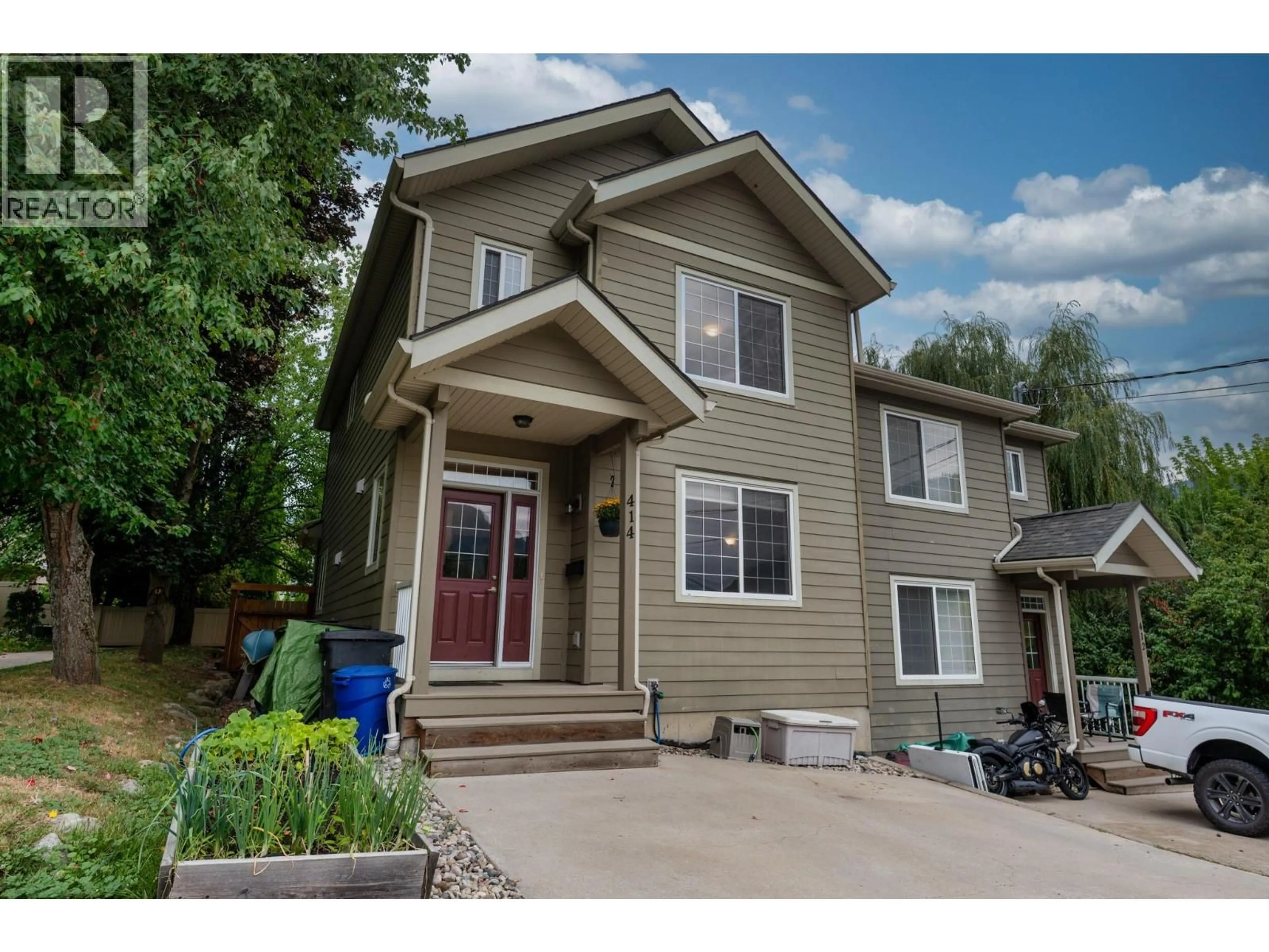 Home with vinyl exterior material, street for 414 BEASLEY STREET WEST, Nelson British Columbia V1L6G9