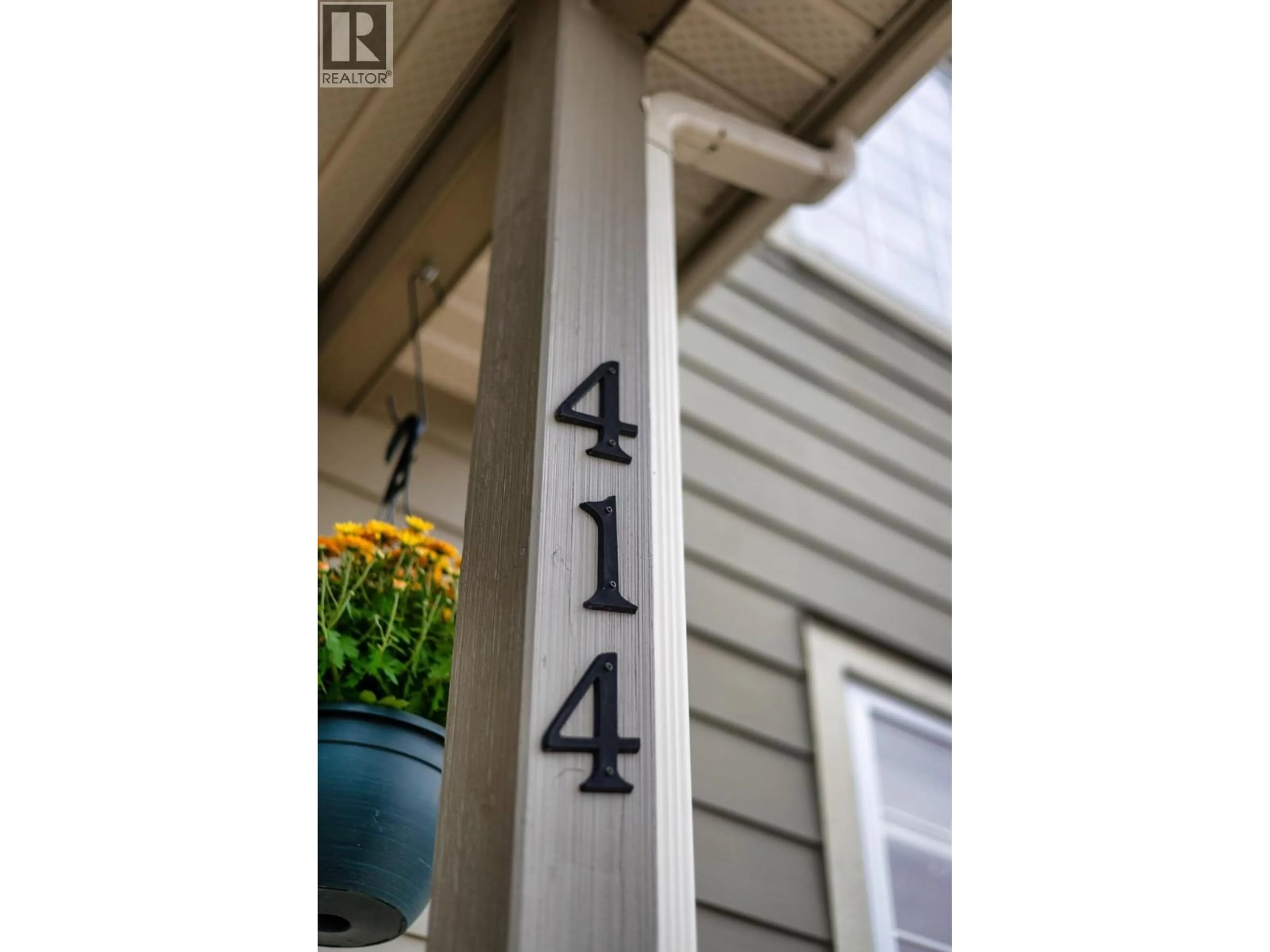 Indoor entryway for 414 BEASLEY STREET WEST, Nelson British Columbia V1L6G9