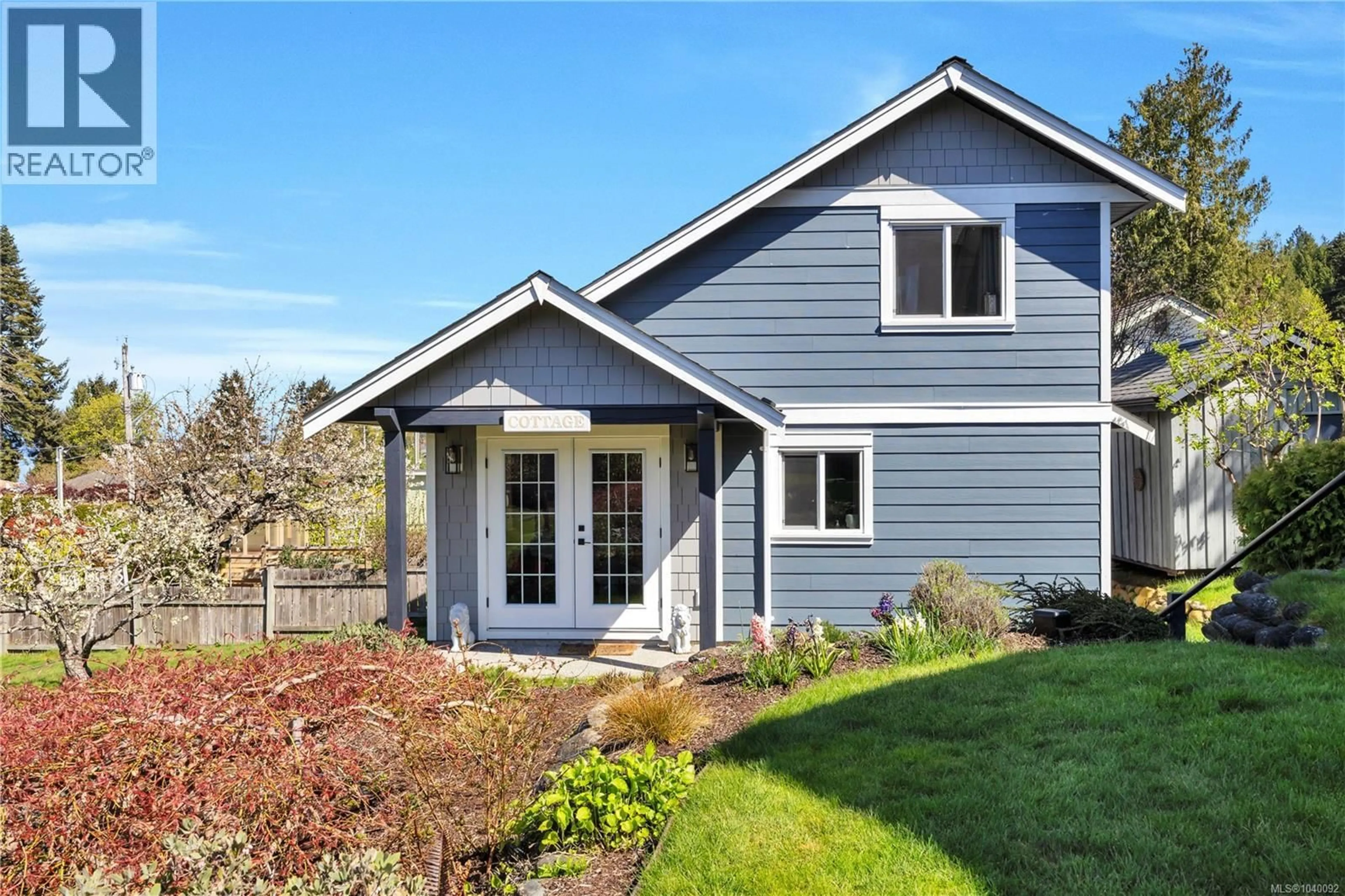 Home with vinyl exterior material, unknown for 315 CRESCENT ROAD WEST, Qualicum Beach British Columbia V9K1J7