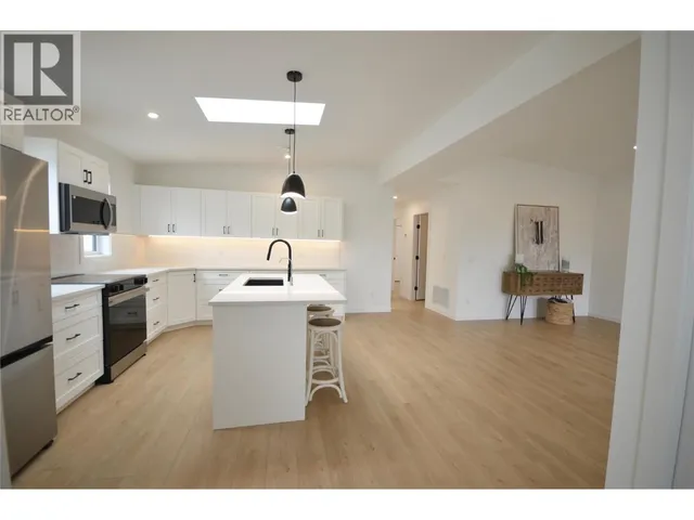 200 - 12204 WESTSIDE ROAD, Vernon 4