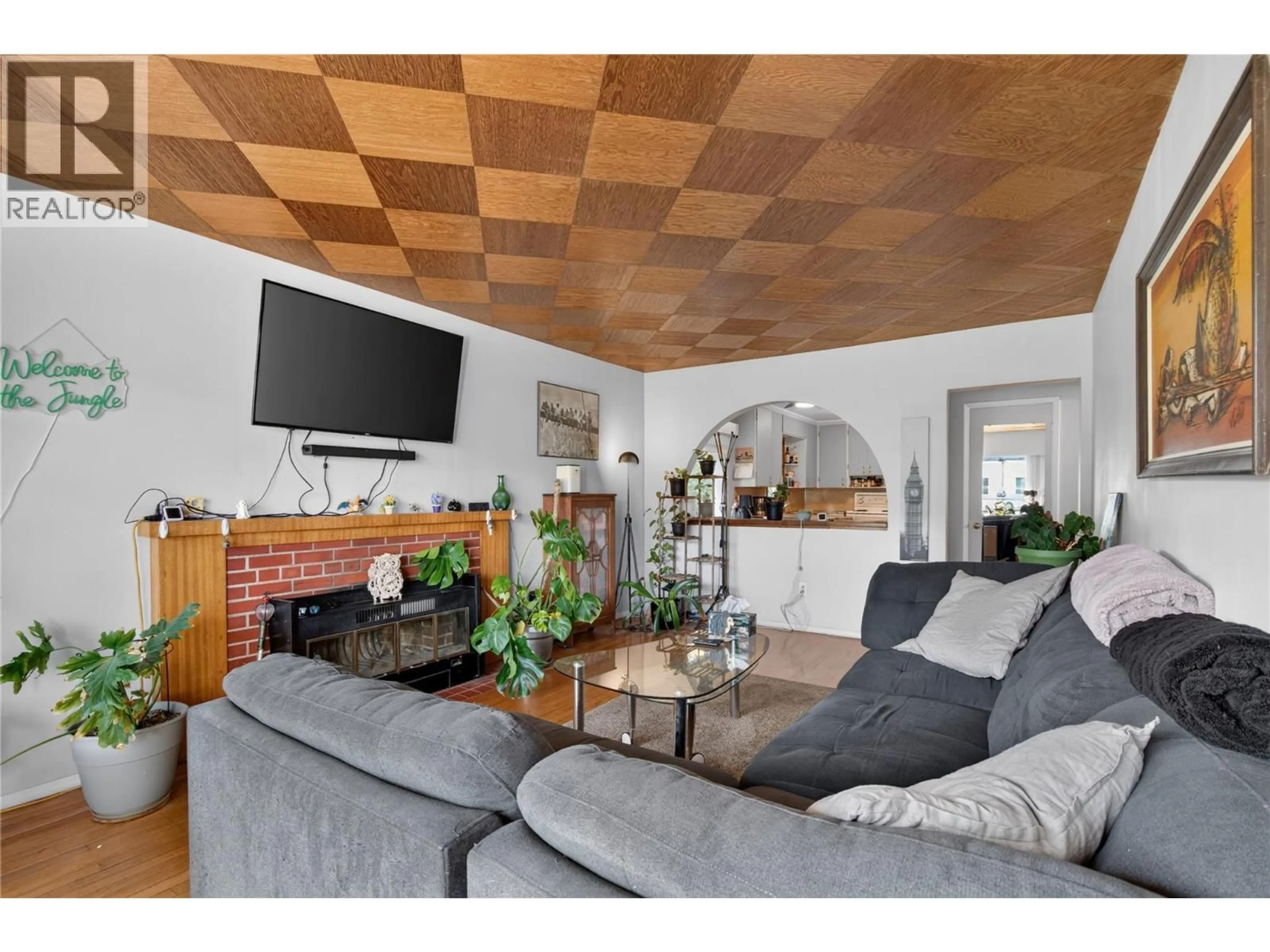 Living room with furniture, wood/laminate floor for 689 ELLIS STREET, Penticton British Columbia V2A4M5