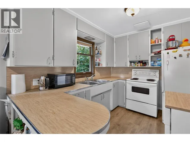 689 ELLIS STREET, Penticton 5