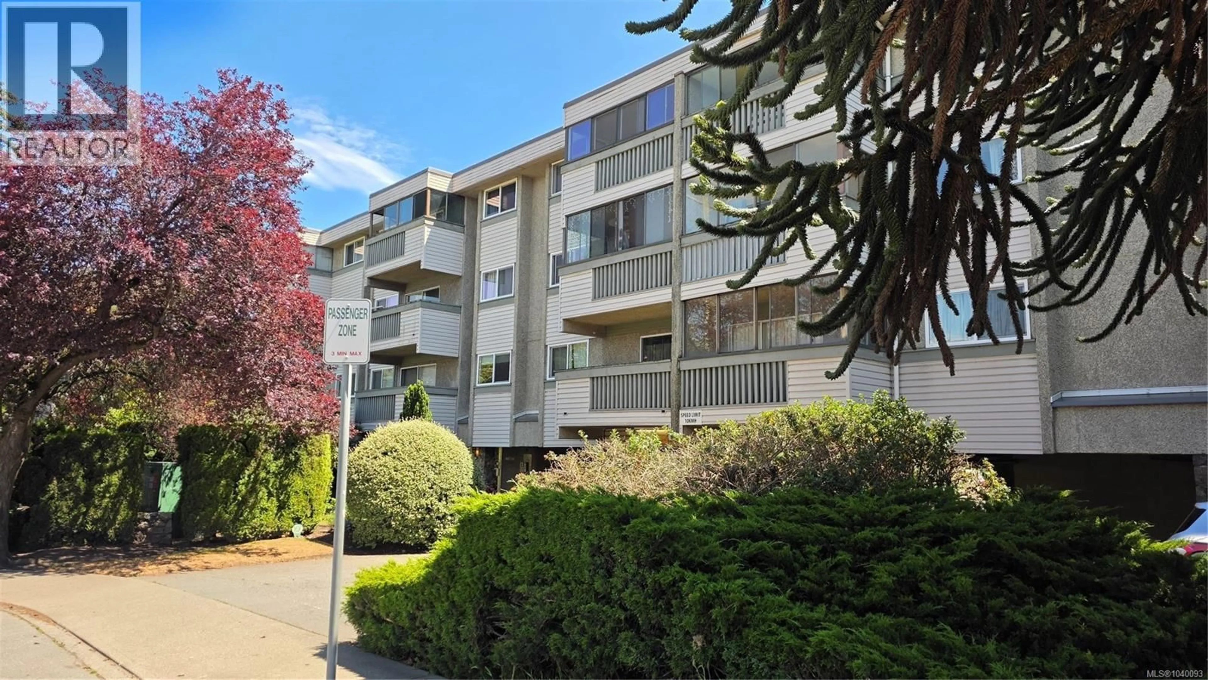 Patio, street for 412 - 1525 HILLSIDE AVENUE, Victoria British Columbia V8T2C1
