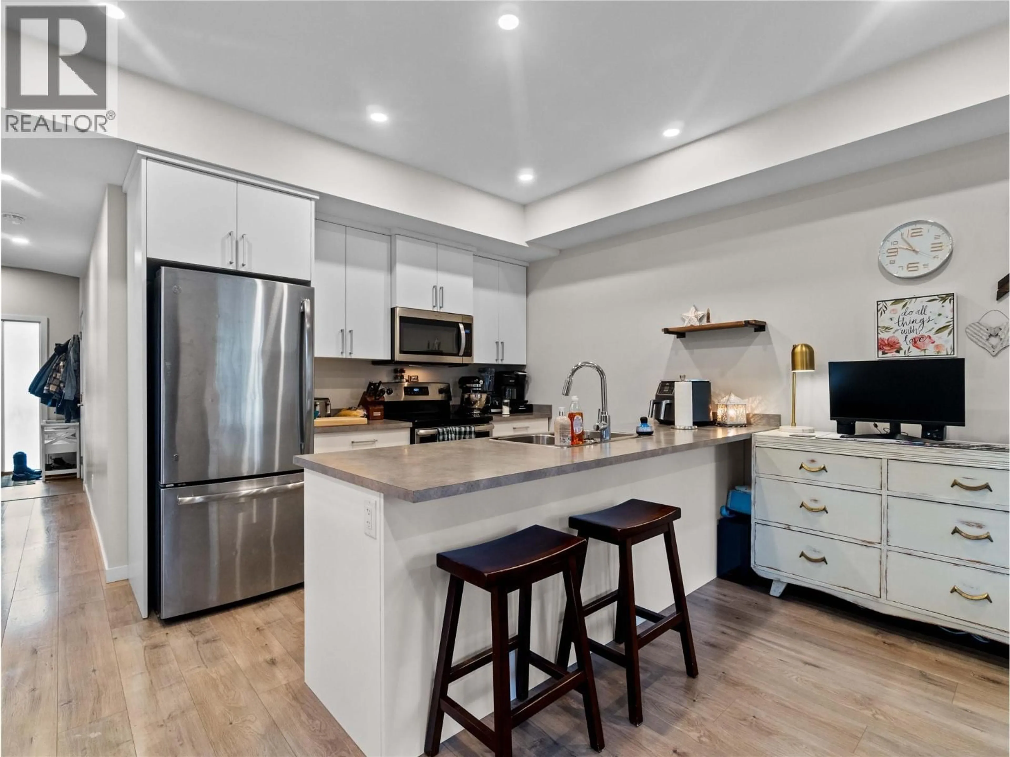 Open concept kitchen, unknown for 16 - 2081 11 AVENUE NORTHEAST, Salmon Arm British Columbia V1E0G1