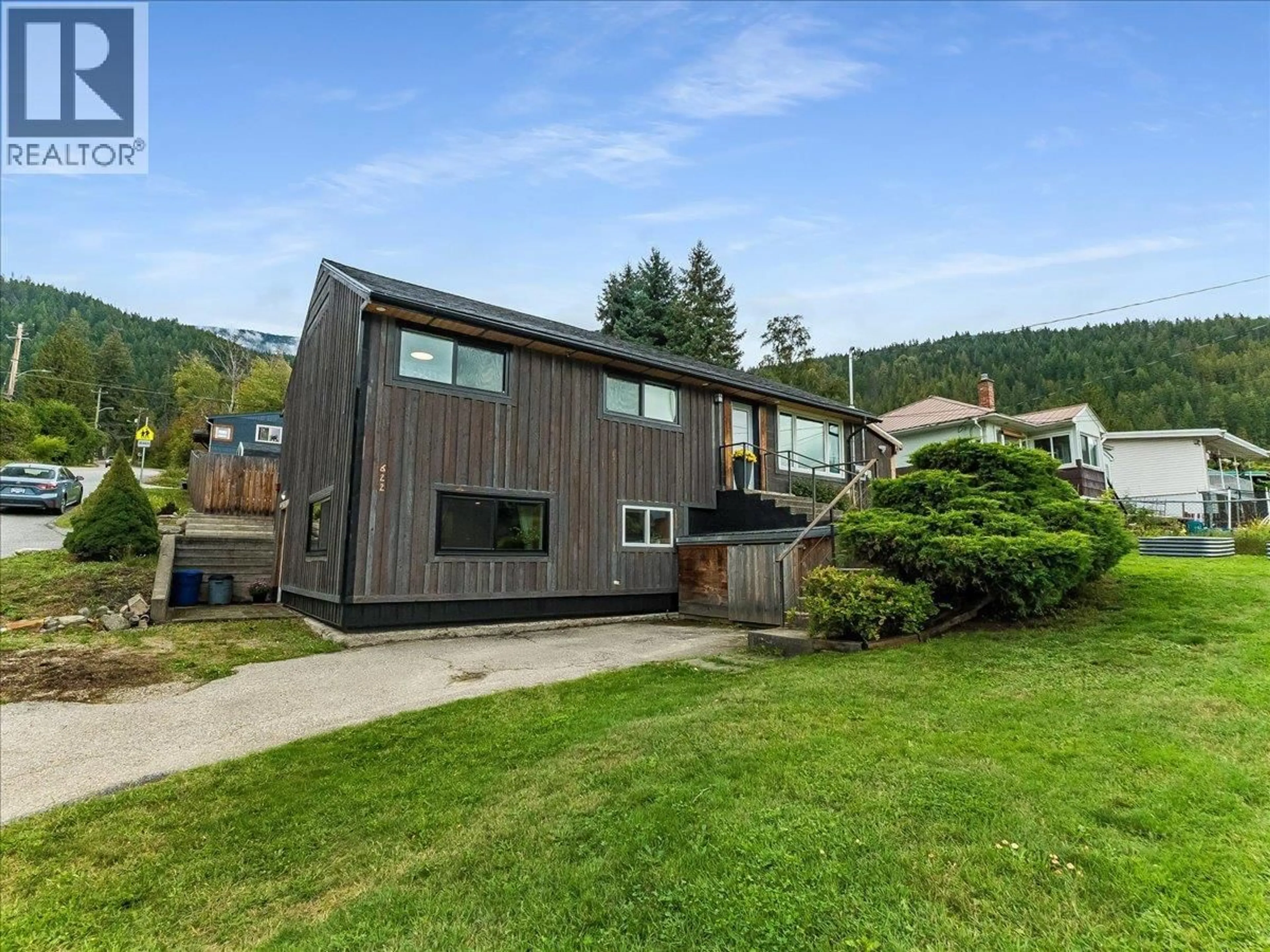 Home with vinyl exterior material, mountain view for 622 EIGHTH STREET, Nelson British Columbia V1L3A7