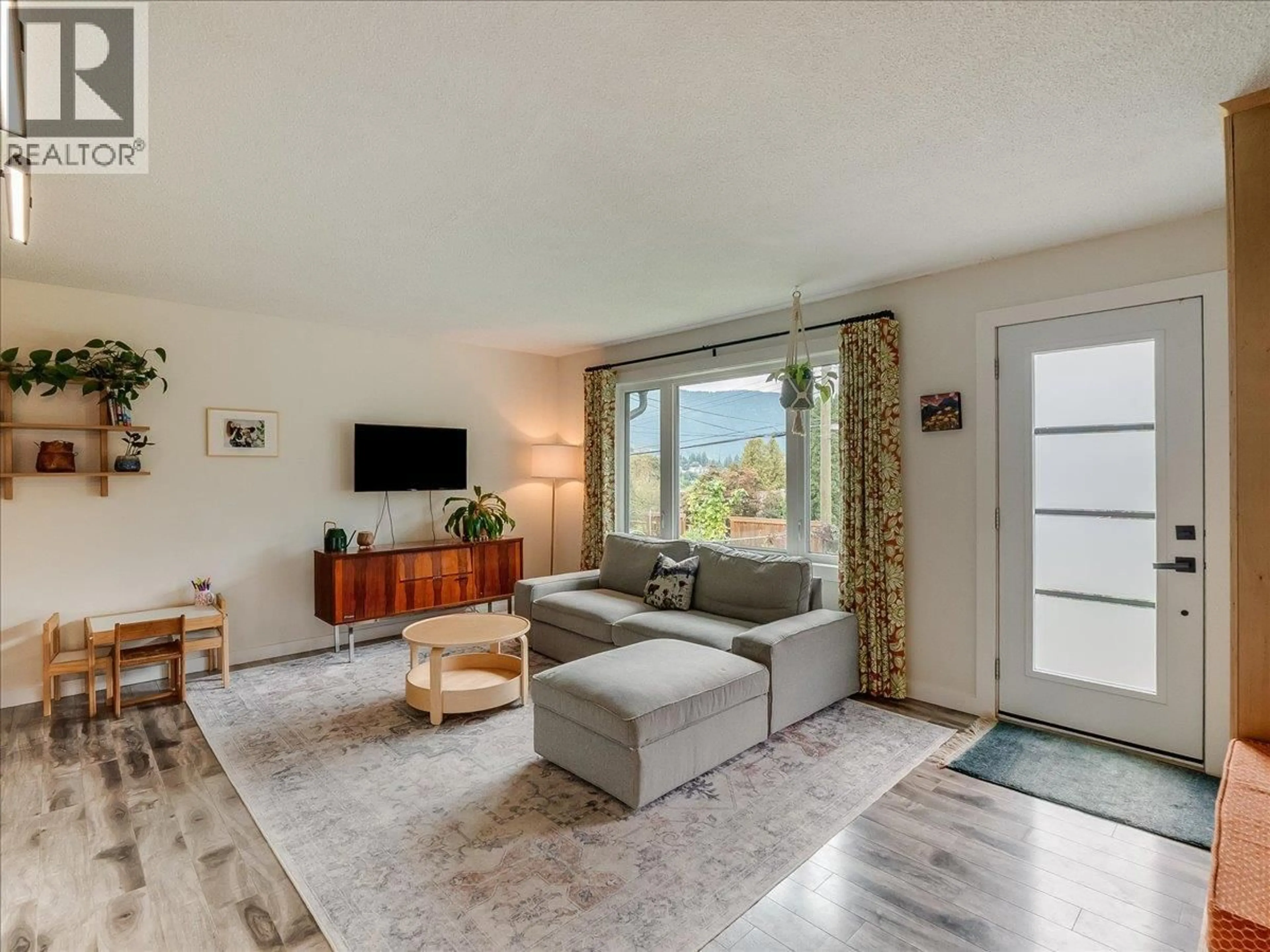 Living room with furniture, unknown for 622 EIGHTH STREET, Nelson British Columbia V1L3A7