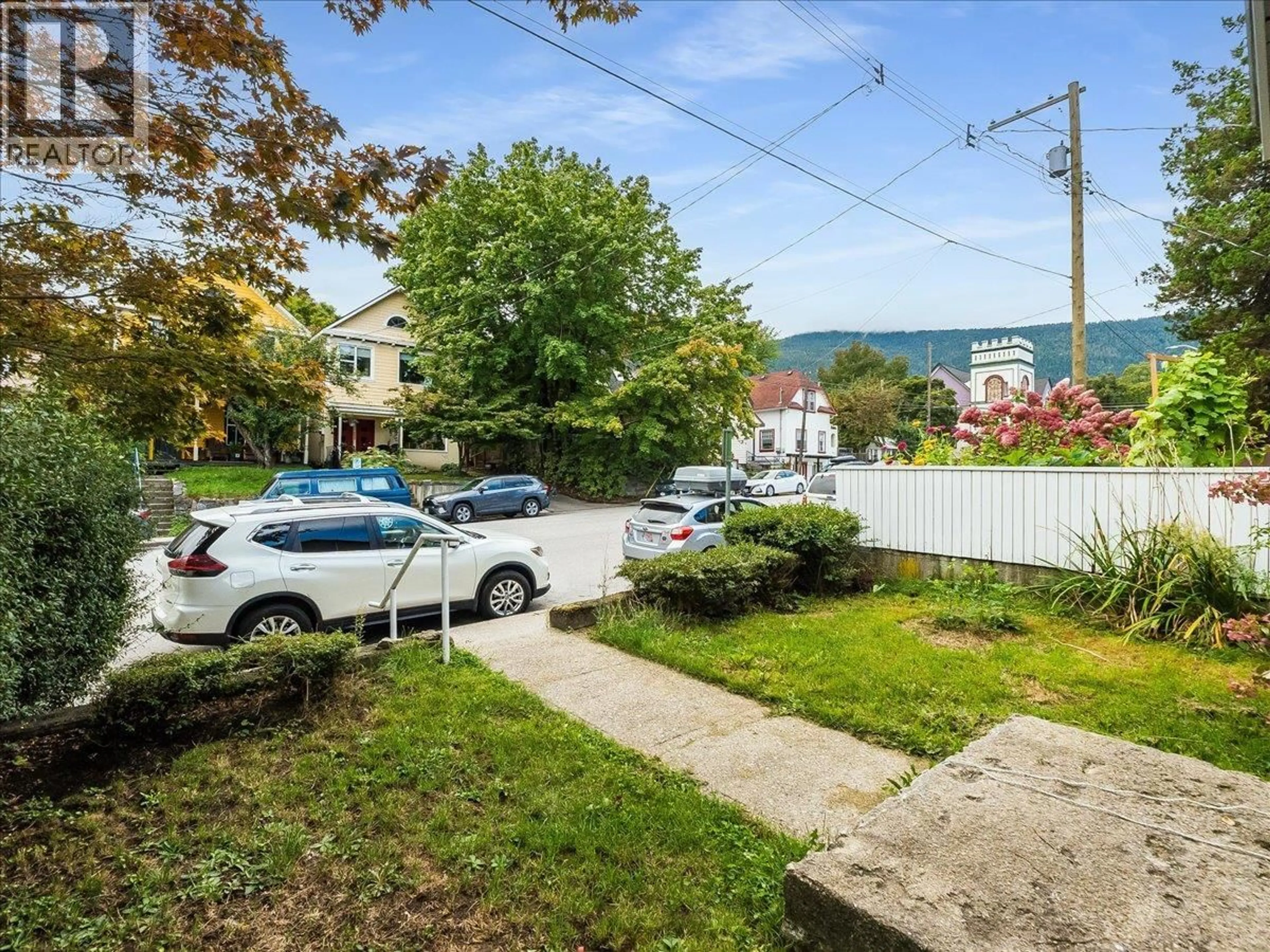 A pic from outside/outdoor area/front of a property/back of a property/a pic from drone, street for 413 SILICA STREET, Nelson British Columbia V1L4M6