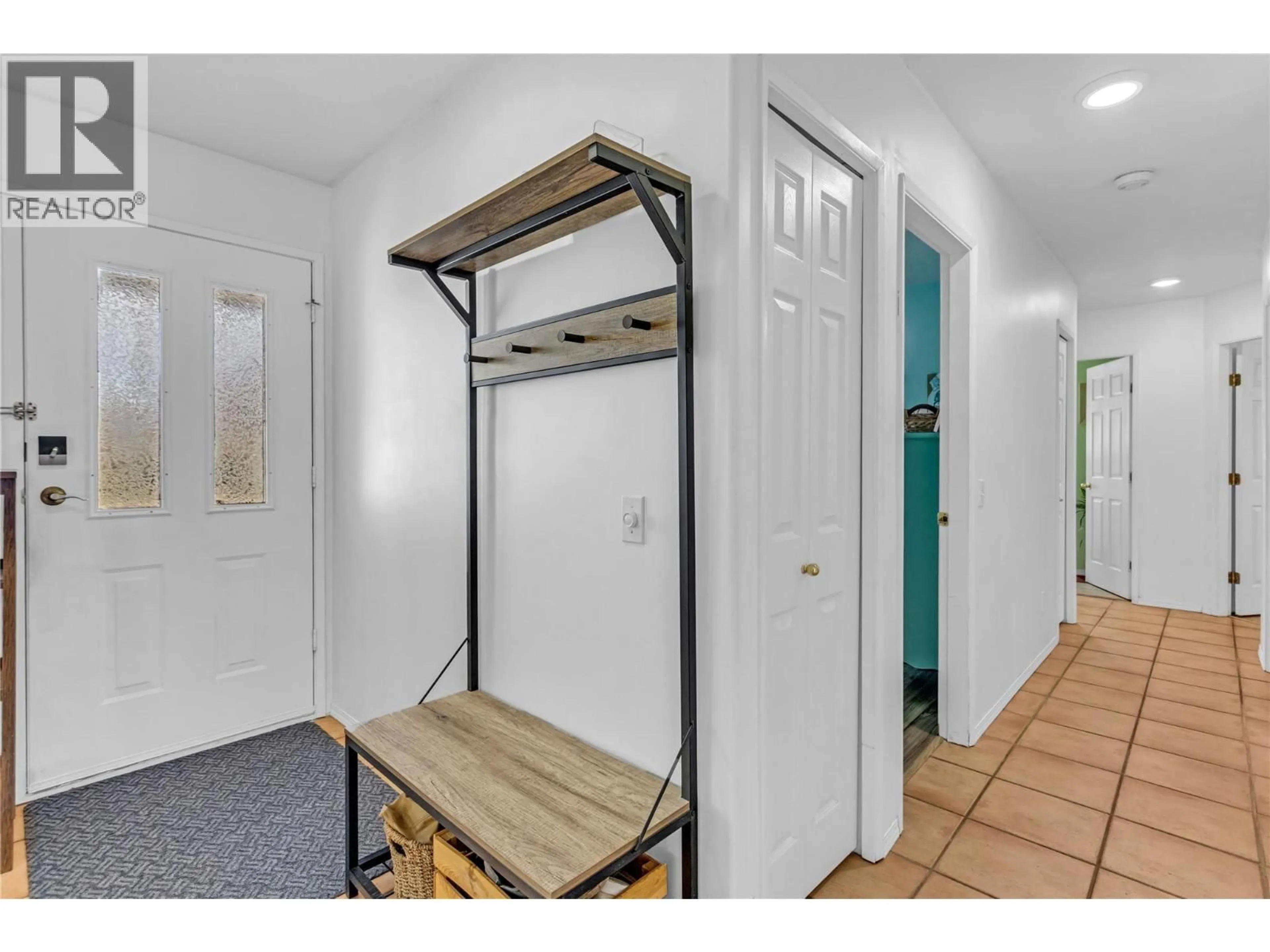 Indoor entryway for 6034 GARRAWAY PLACE, Peachland British Columbia V0H1X4