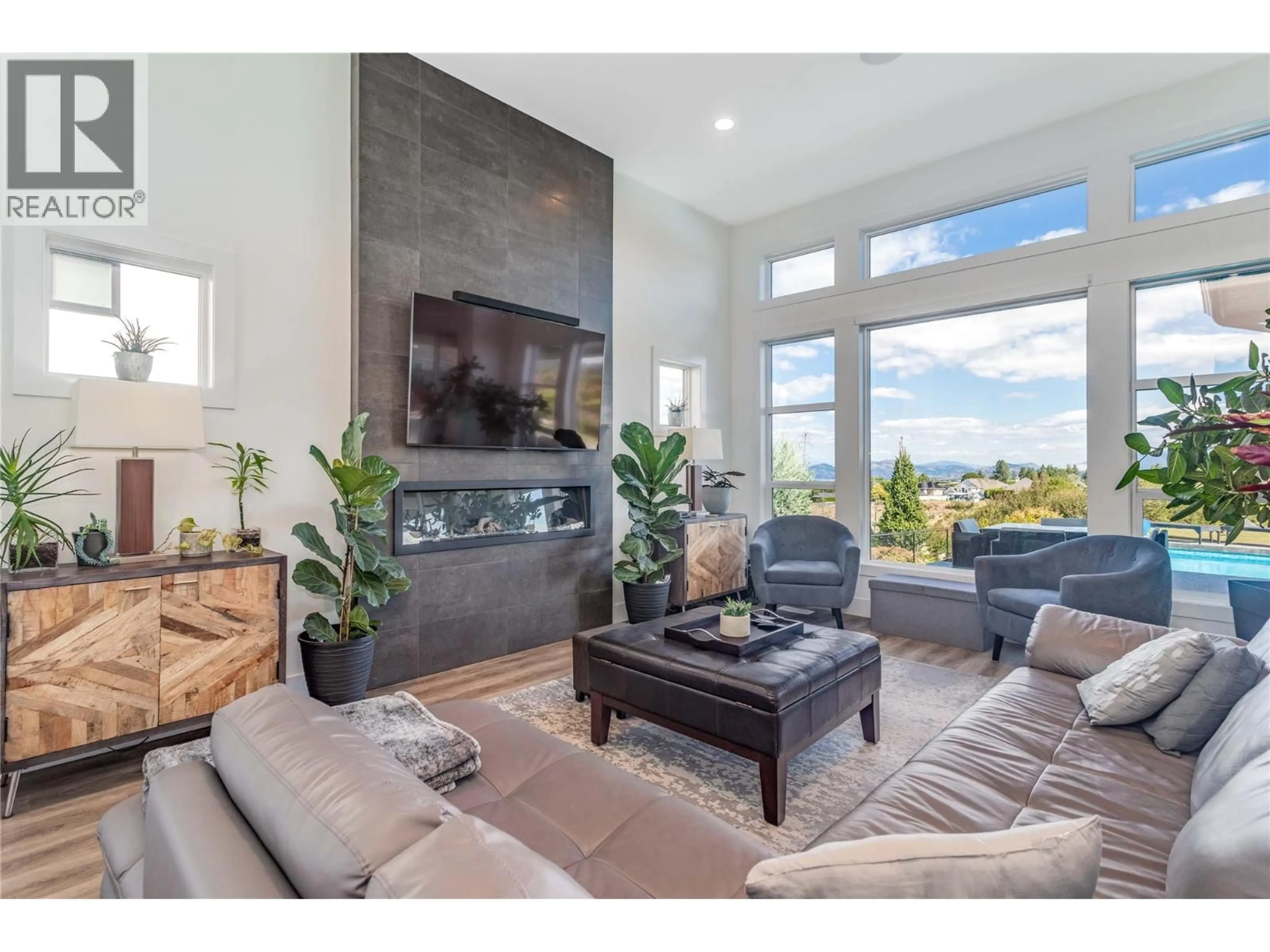 Living room with furniture, unknown for 1528 FAWN RUN DRIVE, Kelowna British Columbia V1W5L3