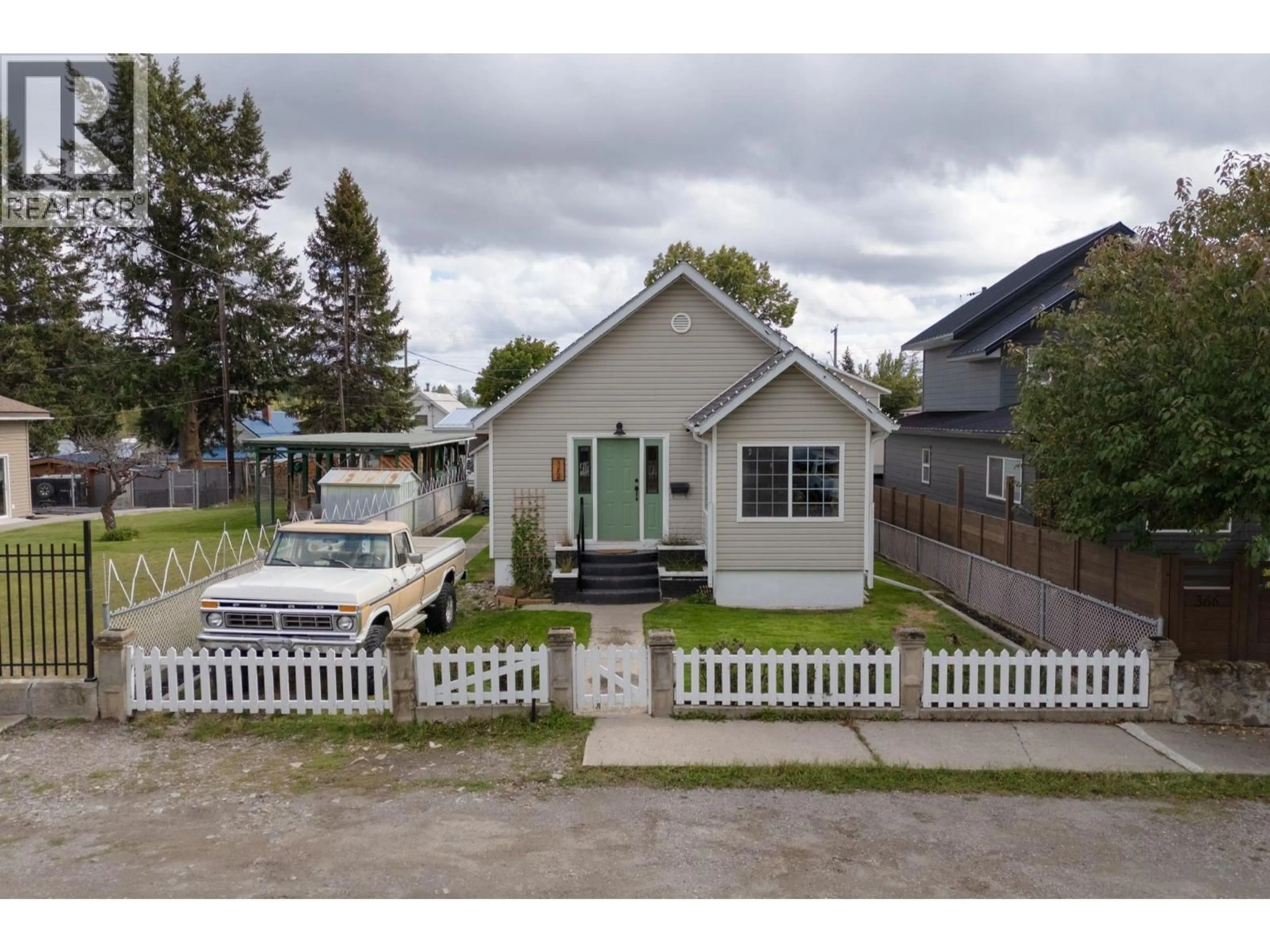 Home with vinyl exterior material, street for 372 FORTIER STREET, Kimberley British Columbia V1A1N5