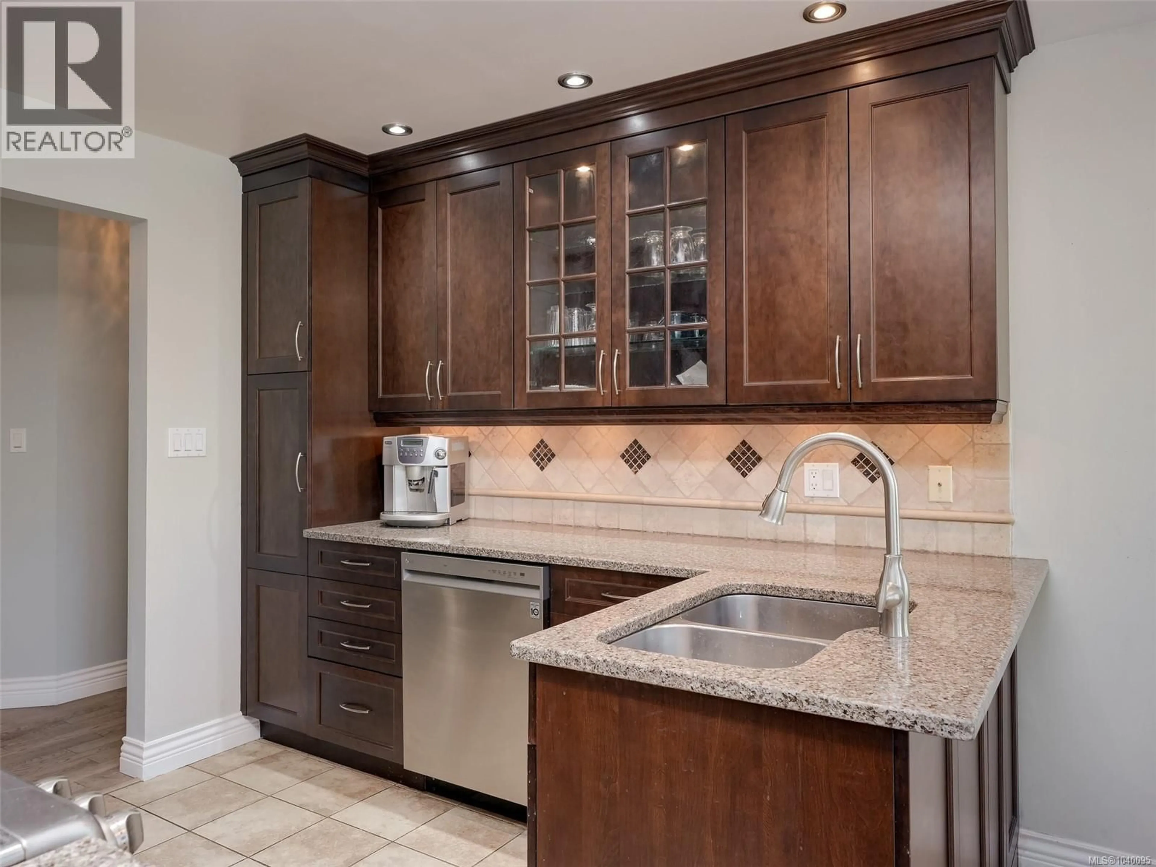 Contemporary kitchen, ceramic/tile floor for 35 - 909 ADMIRALS ROAD, Esquimalt British Columbia V9A2P1
