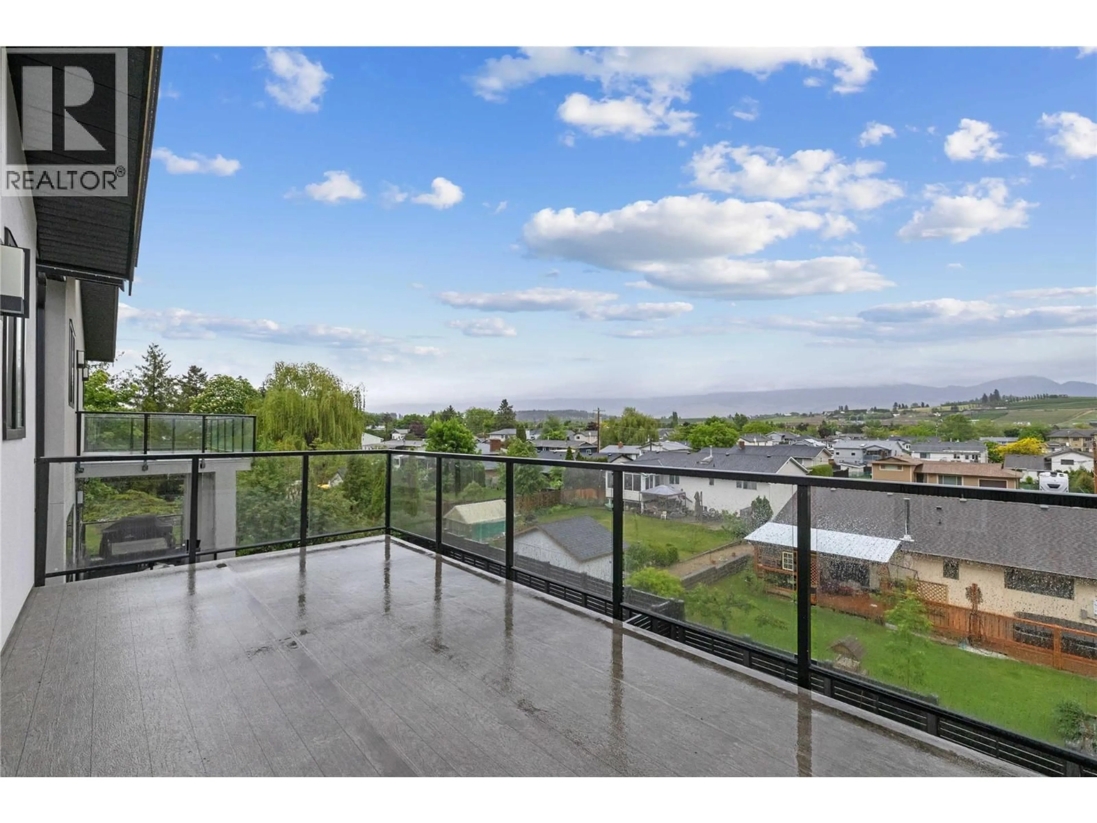 A pic from outside/outdoor area/front of a property/back of a property/a pic from drone, mountain view for 389 MOUBRAY ROAD, Kelowna British Columbia V1V1R4