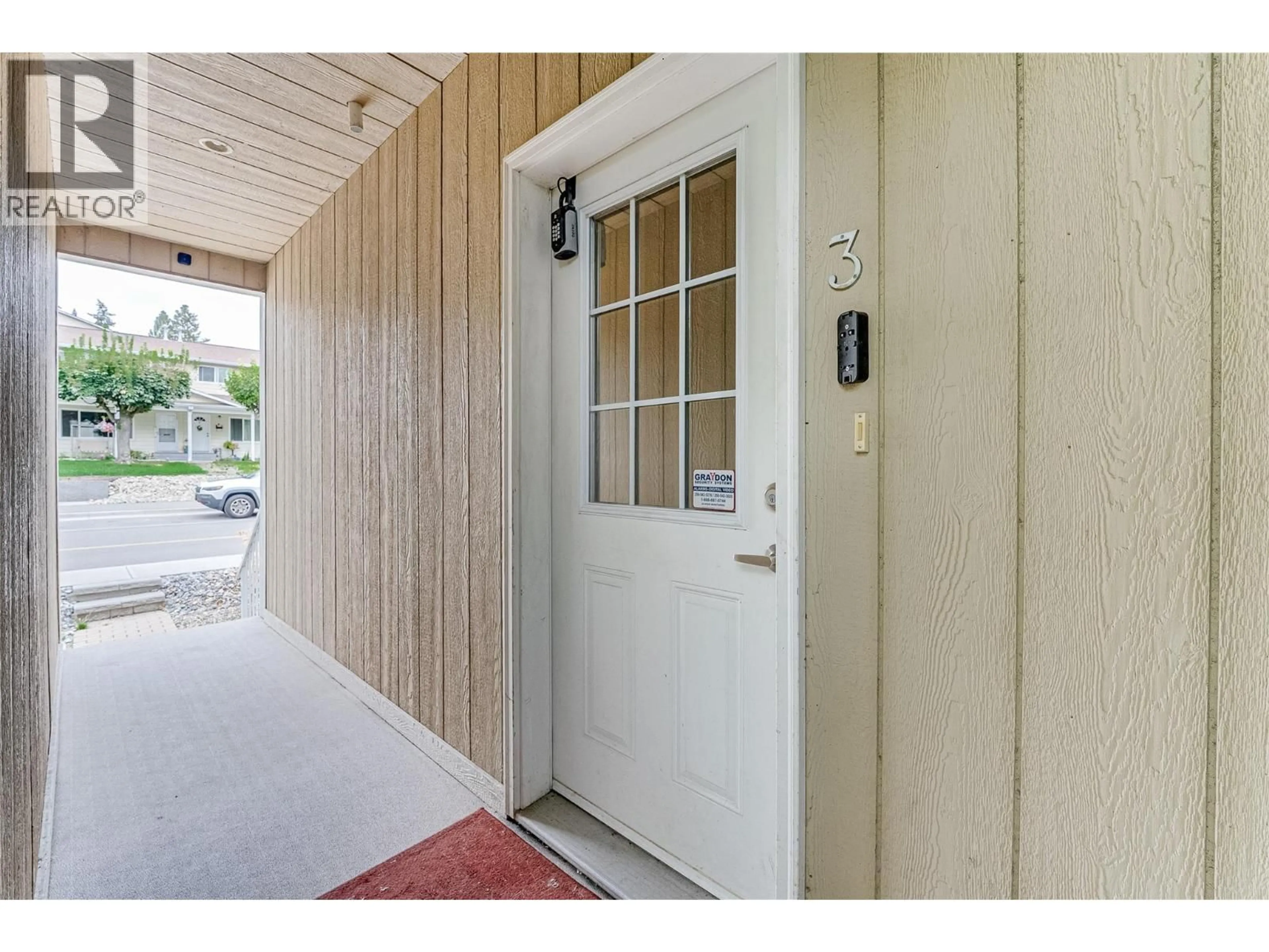 Indoor entryway for 3 - 3804 32 AVENUE, Vernon British Columbia V1T2N3