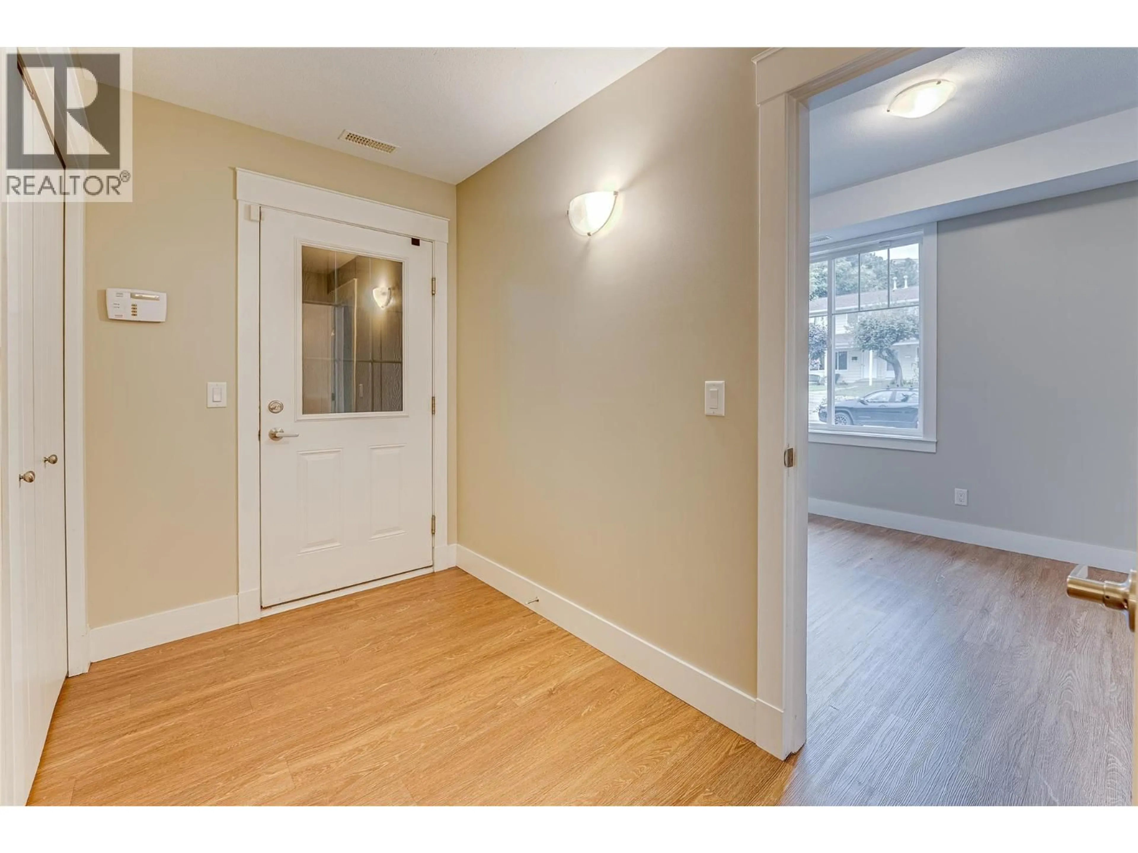 Indoor entryway for 3 - 3804 32 AVENUE, Vernon British Columbia V1T2N3