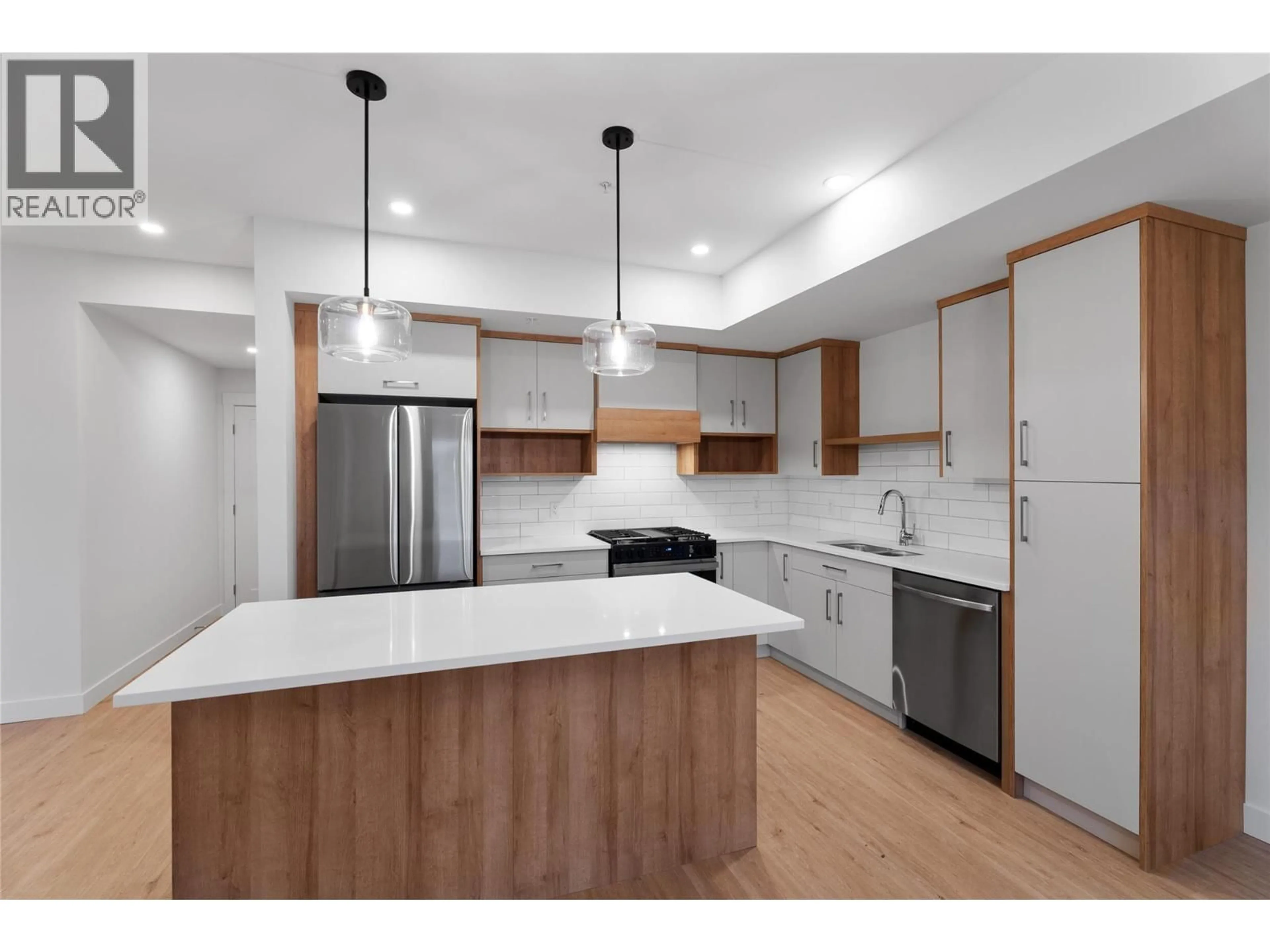 Open concept kitchen, unknown for 203 - 1844 QU'APPELLE BOULEVARD, Kamloops British Columbia V2E0E8