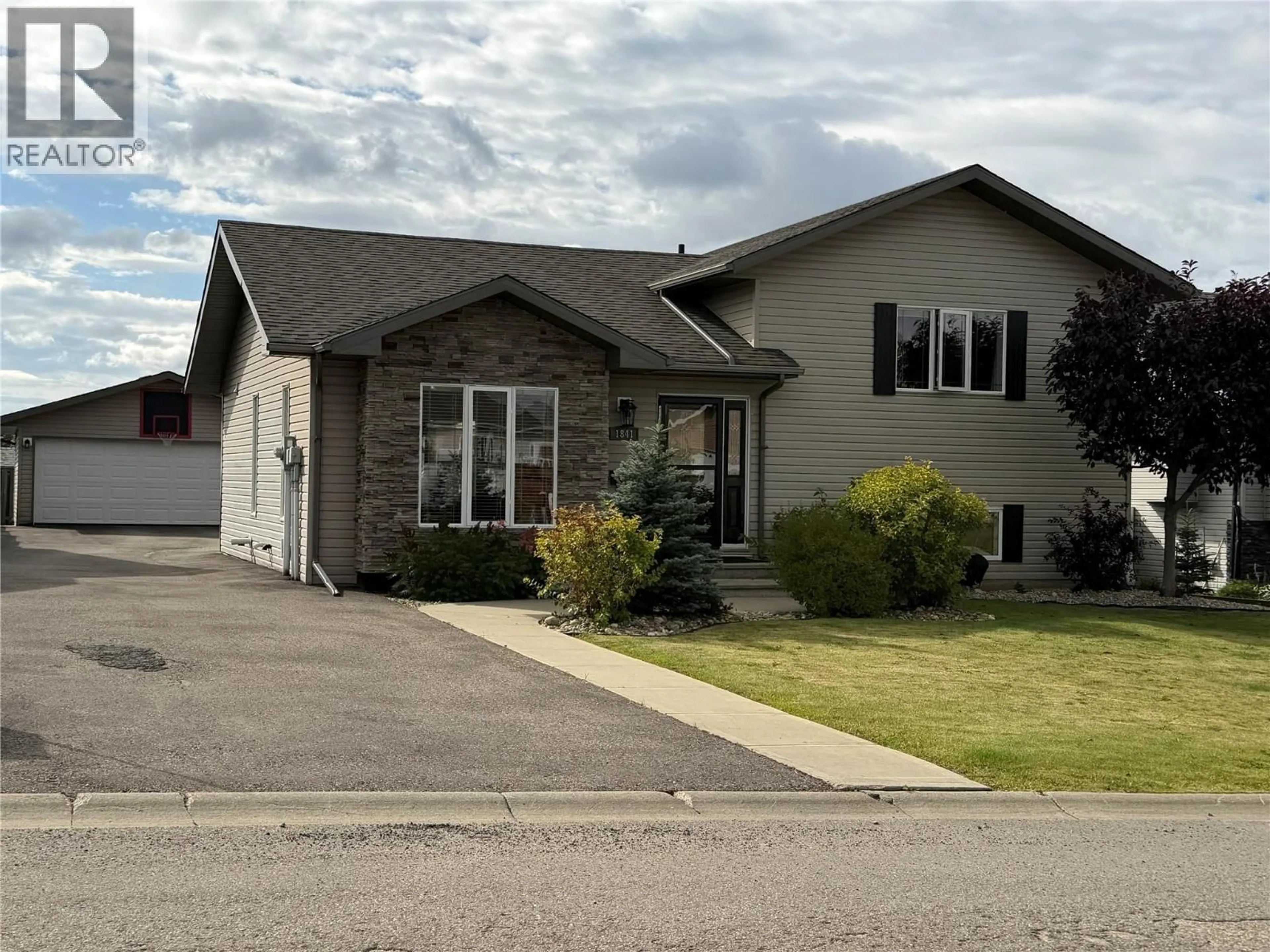 Home with vinyl exterior material, street for 1841 87 AVENUE, Dawson Creek British Columbia V1G0B6