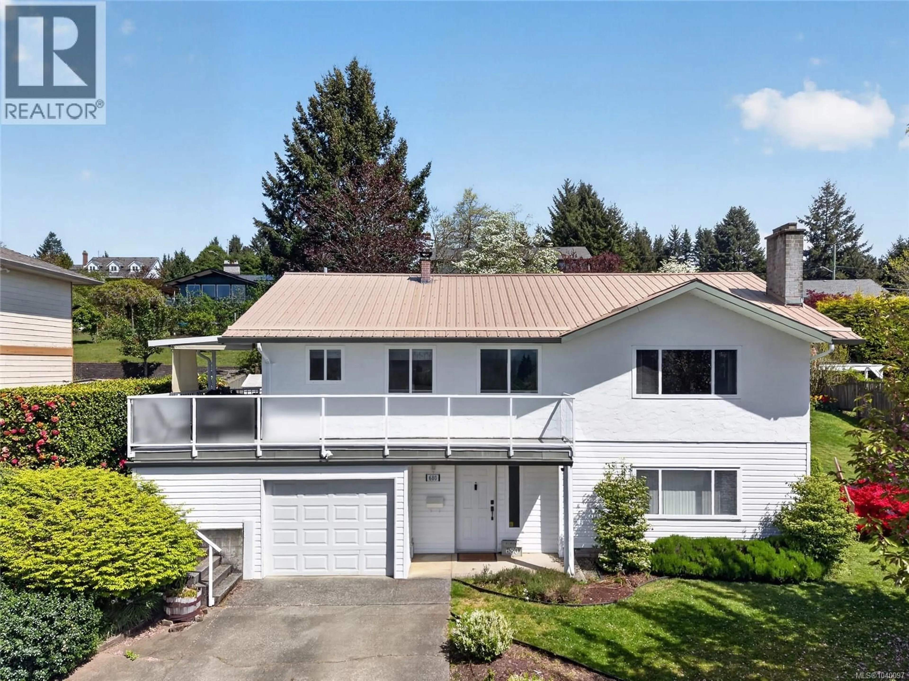 Home with vinyl exterior material, street for 680 VIEW AVENUE, Courtenay British Columbia V9N5R2