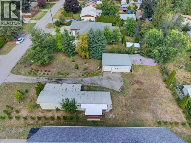 405 GILLIS AVENUE, Sicamous 3