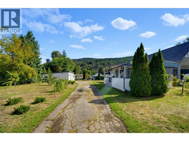 405 GILLIS AVENUE, Sicamous 5