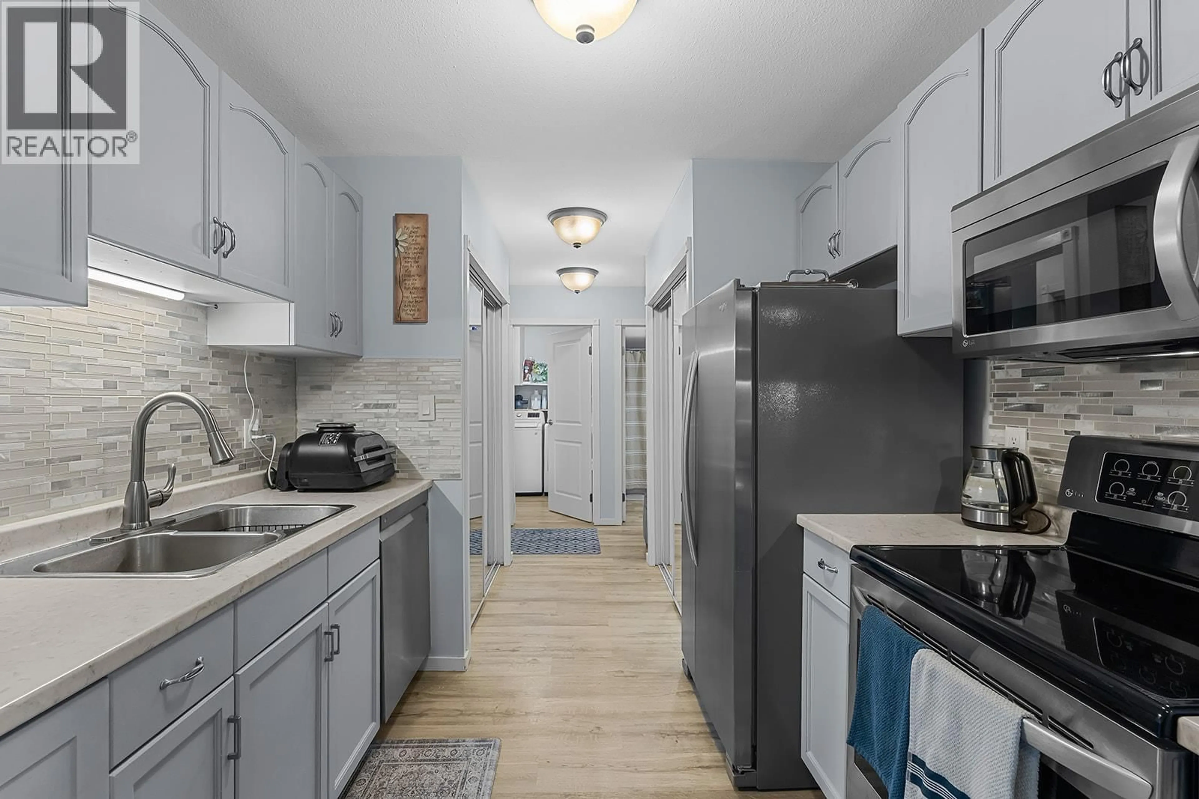 Standard kitchen, unknown for 133 - 3842 GORDON DRIVE, Kelowna British Columbia V1W3G5