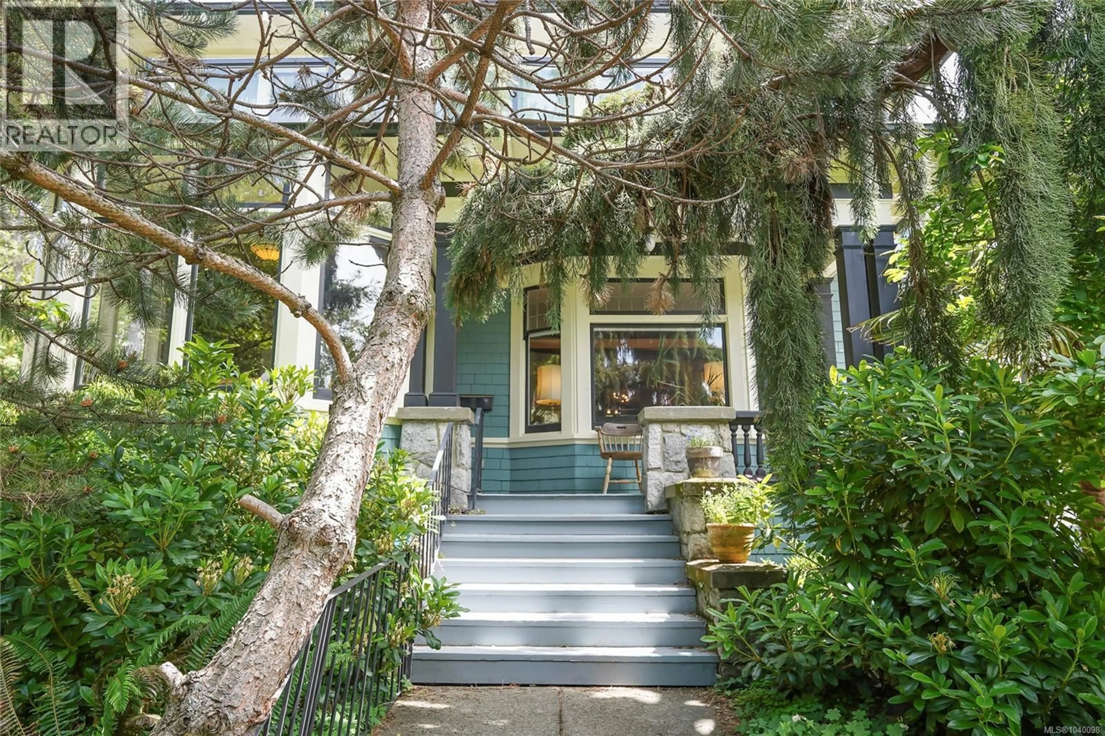 Unknown for 1377 ROCKLAND AVENUE, Victoria British Columbia V8S1V7