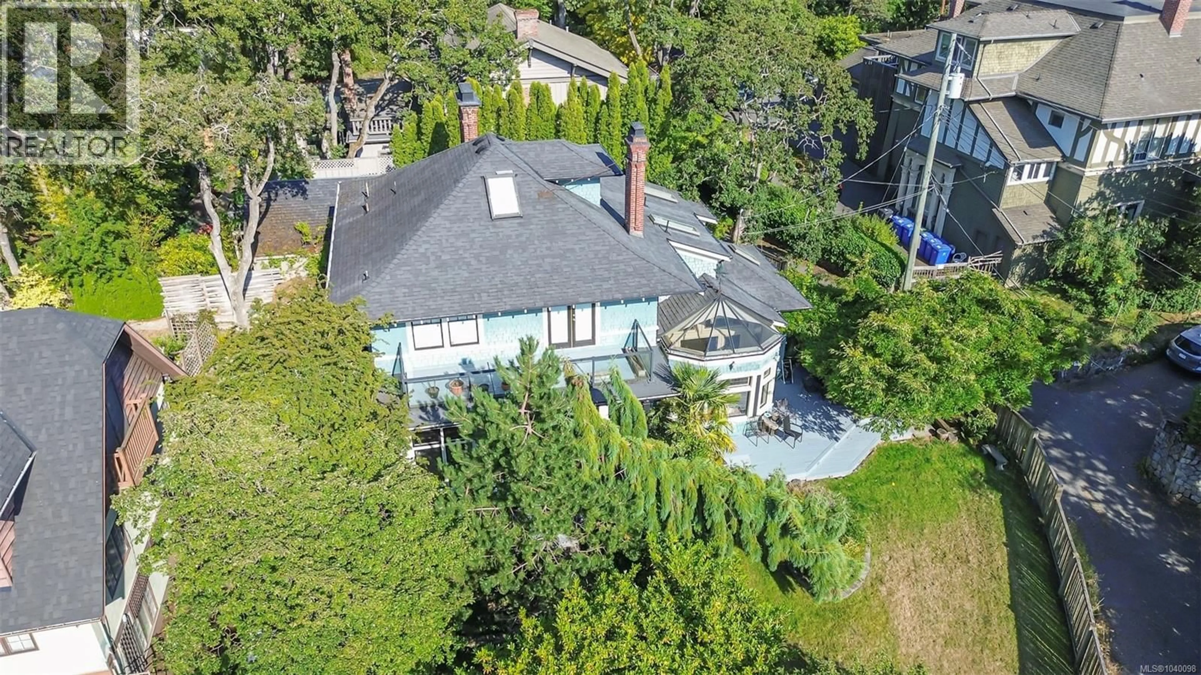 A pic from outside/outdoor area/front of a property/back of a property/a pic from drone, street for 1377 ROCKLAND AVENUE, Victoria British Columbia V8S1V7