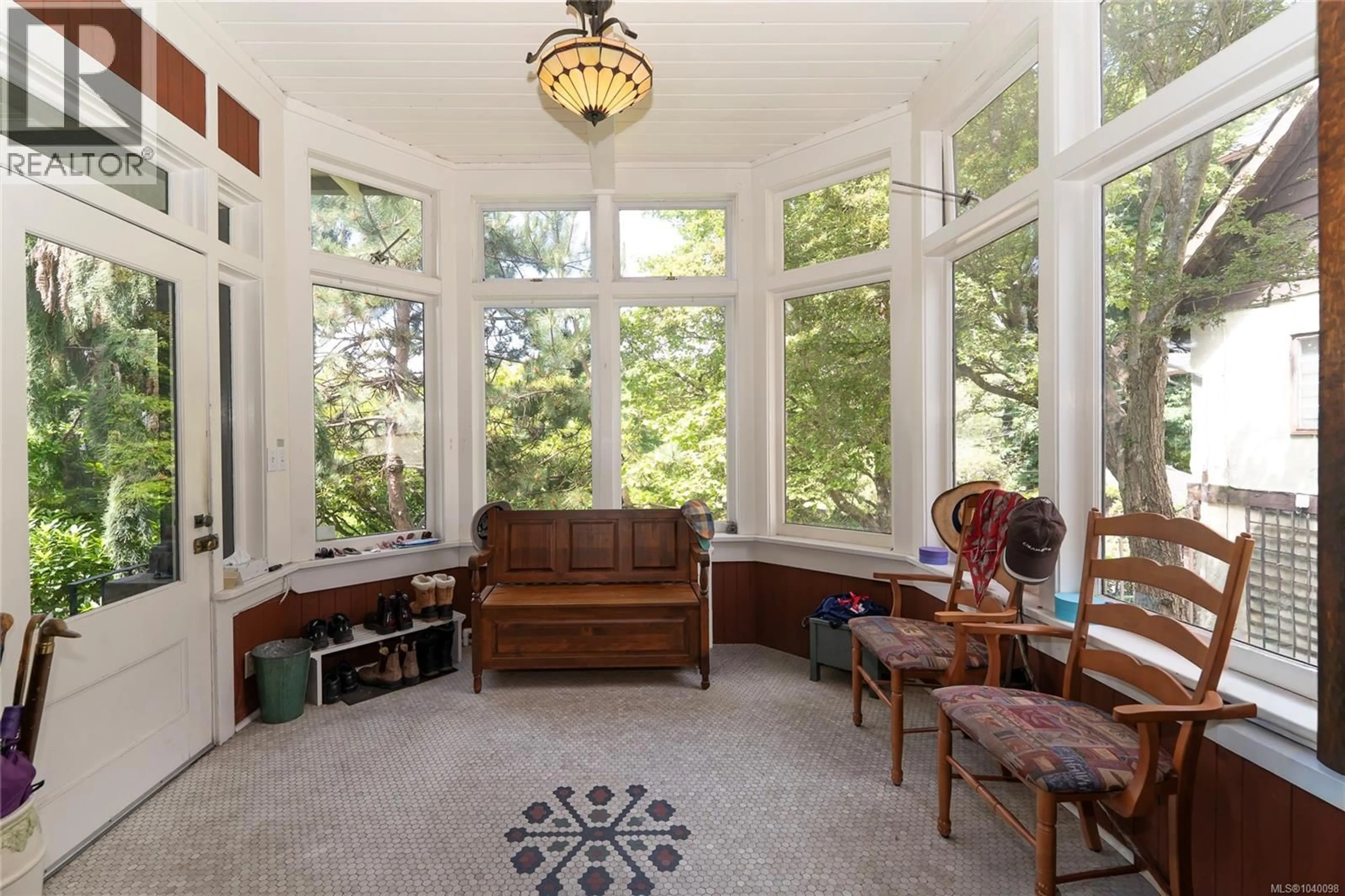 Unknown for 1377 ROCKLAND AVENUE, Victoria British Columbia V8S1V7