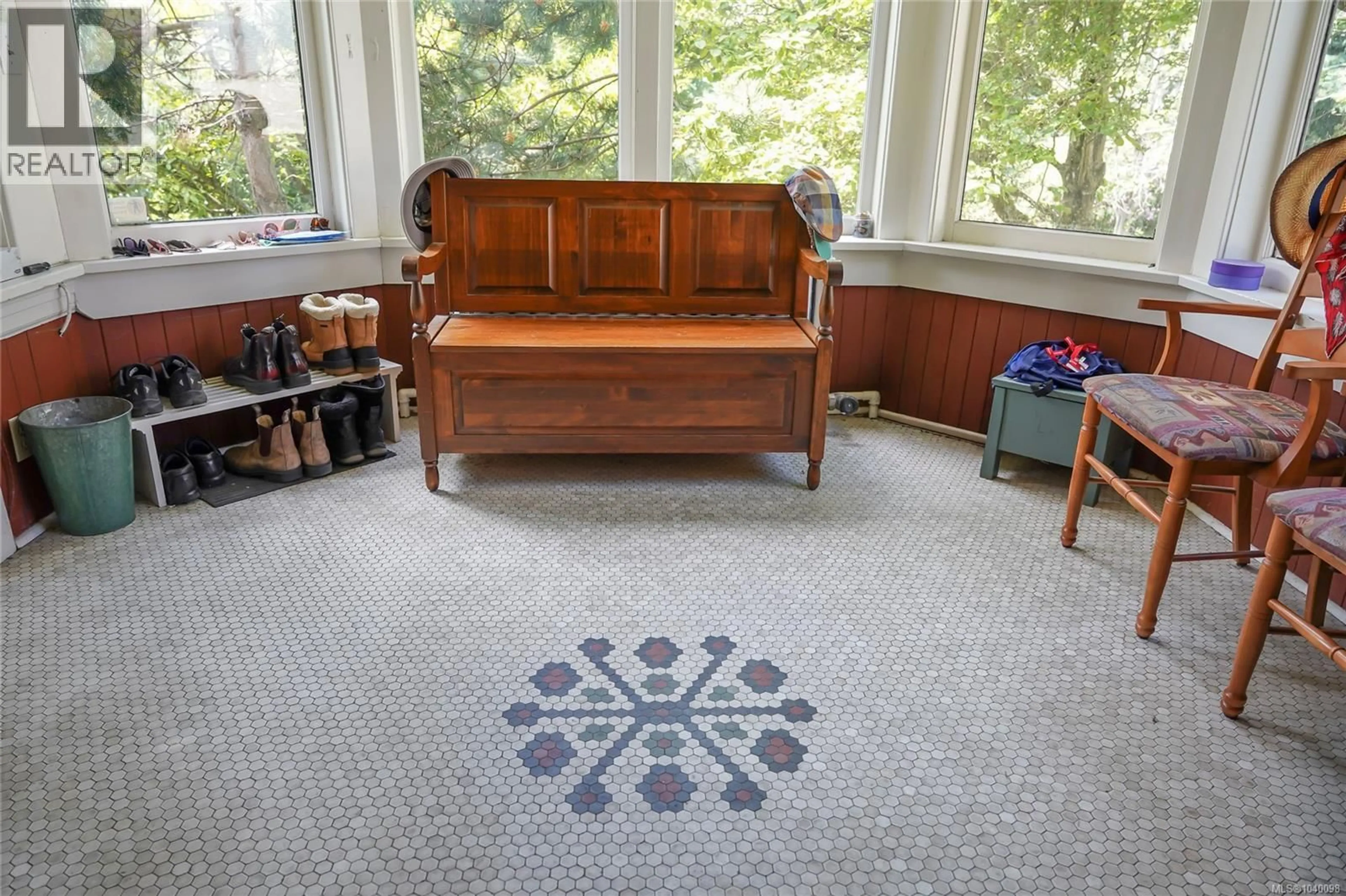 Unknown for 1377 ROCKLAND AVENUE, Victoria British Columbia V8S1V7