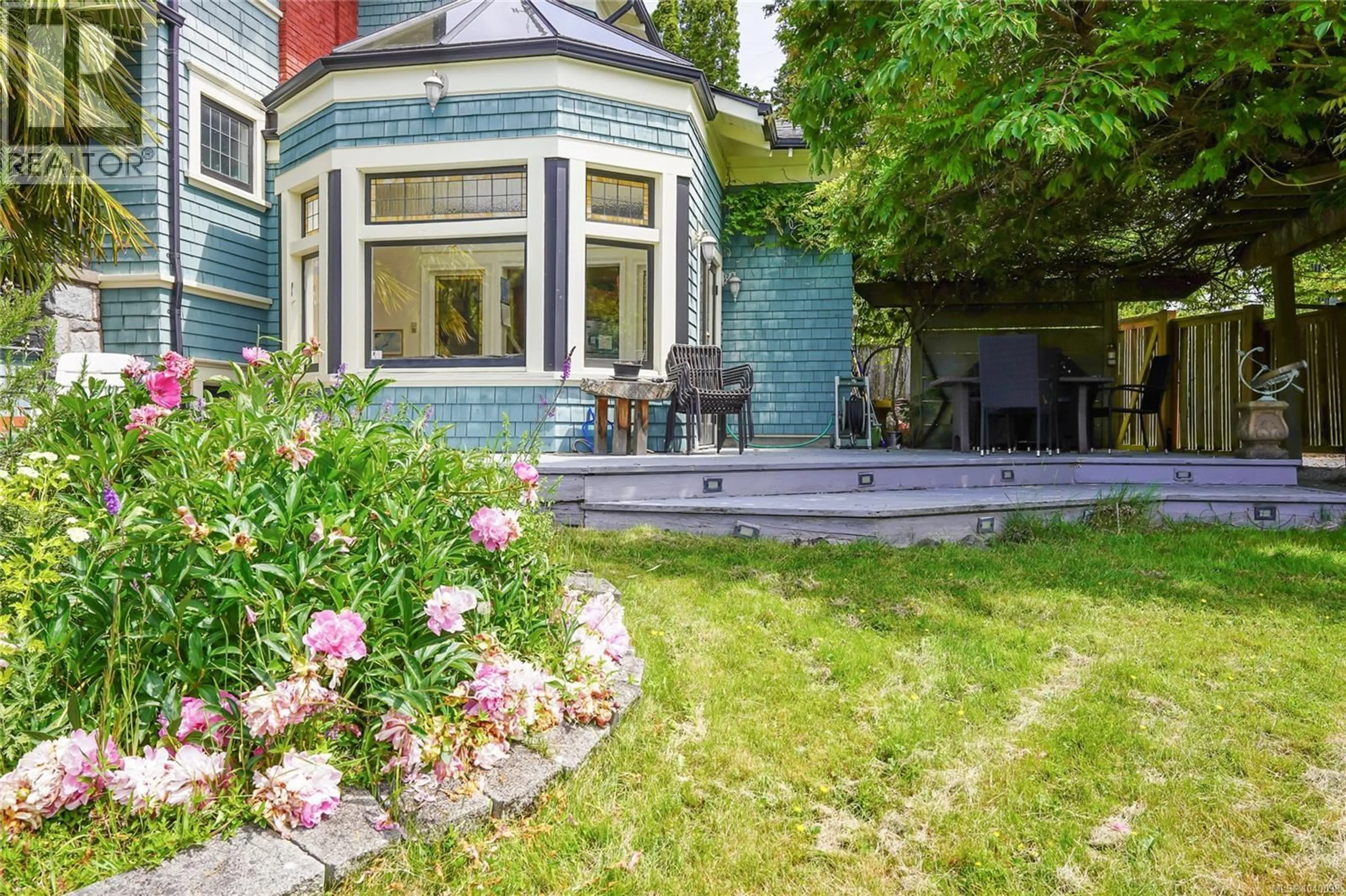 Patio, street for 1377 ROCKLAND AVENUE, Victoria British Columbia V8S1V7