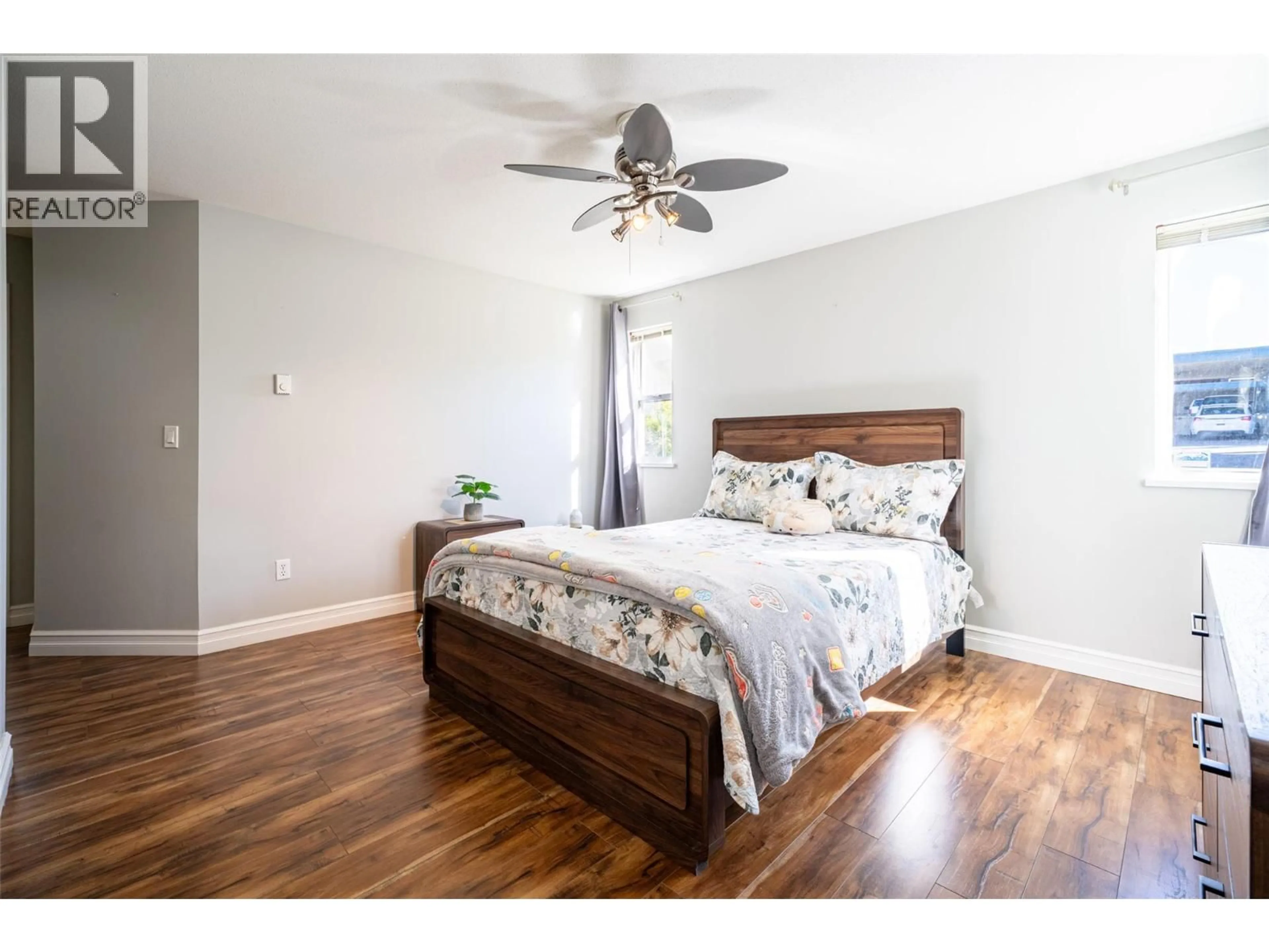 Bedroom with bed, wood/laminate floor for 112 - 650 3 STREET SOUTHWEST, Salmon Arm British Columbia V1E1P6
