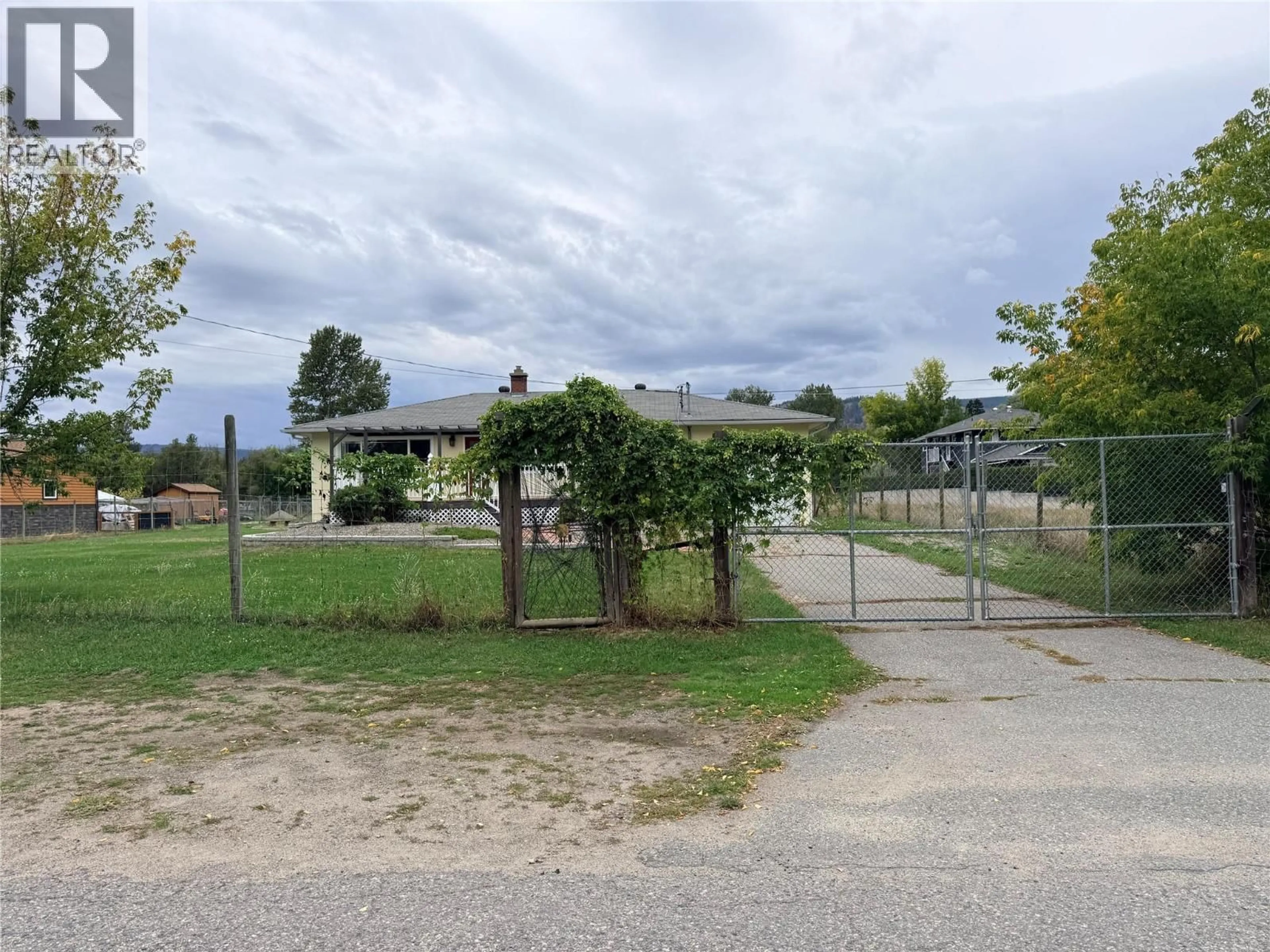 A pic from outside/outdoor area/front of a property/back of a property/a pic from drone, unknown for 6327 12TH STREET, Grand Forks British Columbia V0H1H0