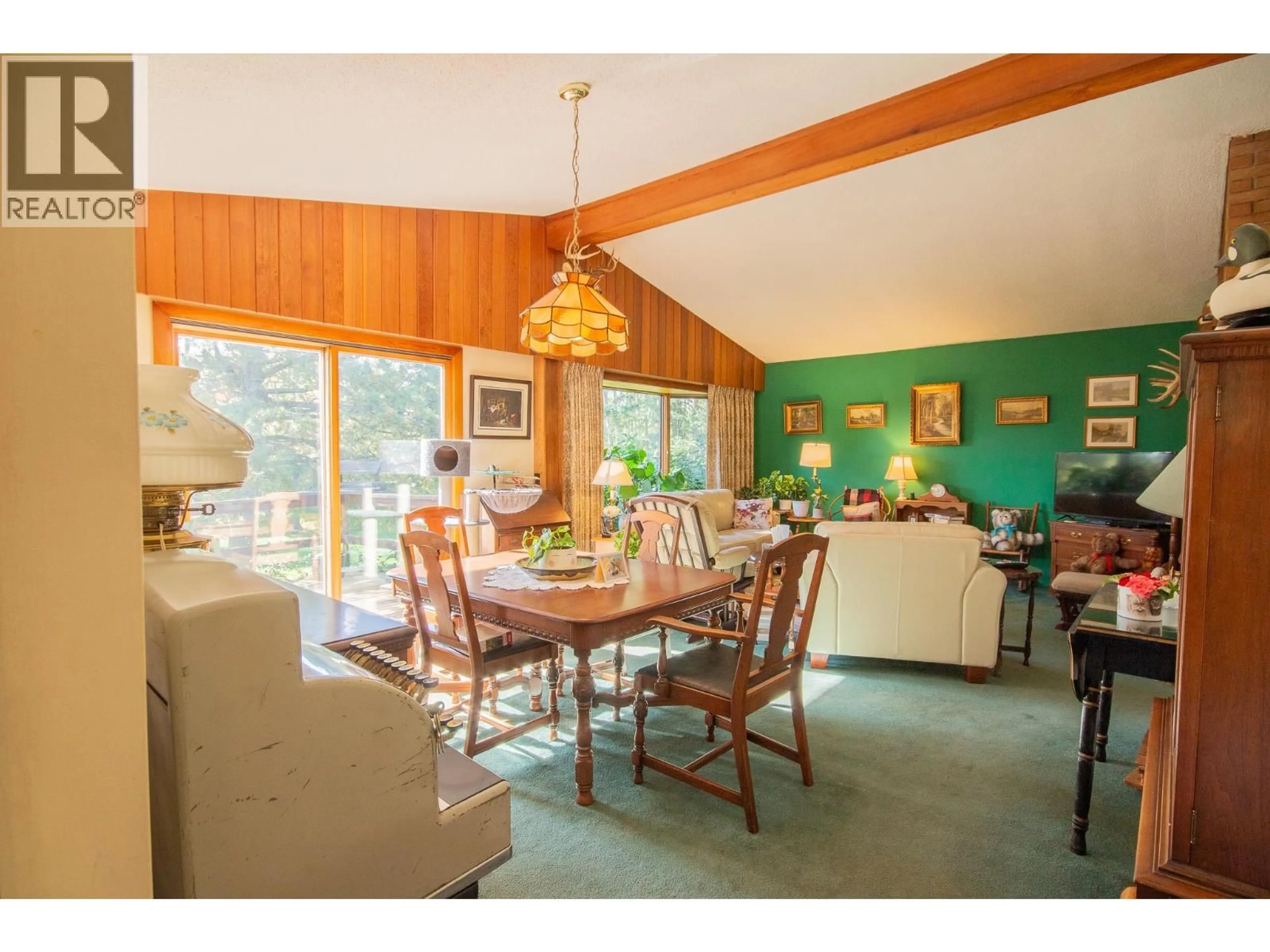 Dining room, wood/laminate floor for 14034 211 ROAD, Dawson Creek British Columbia V1G4G7