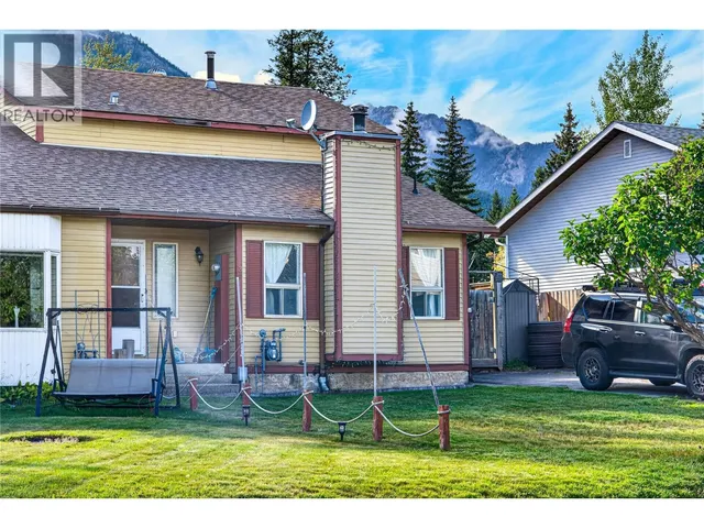 31 CARIBOO DRIVE, Elkford 2