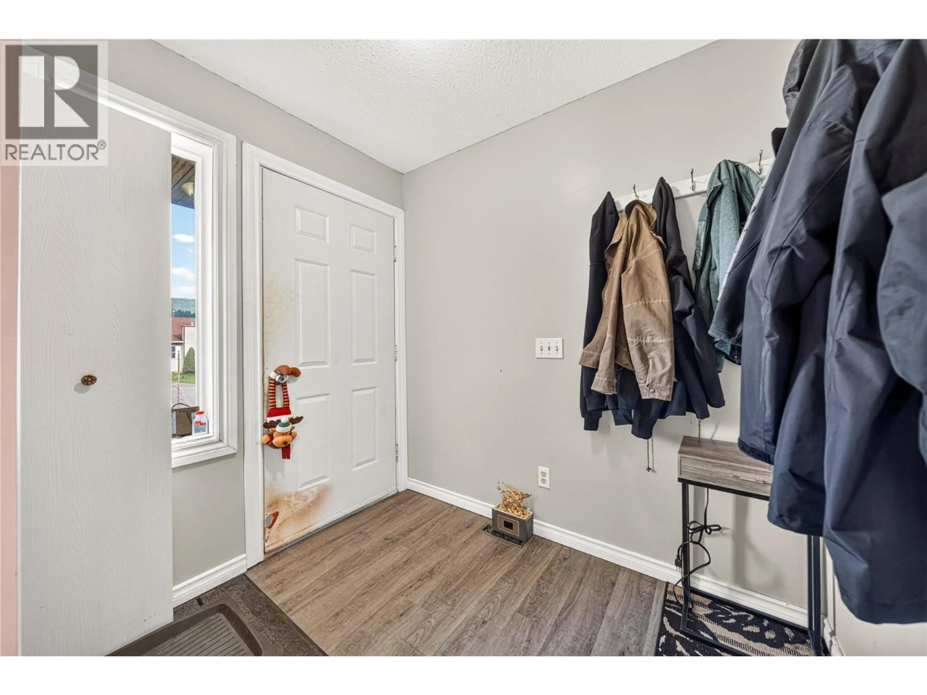 Indoor entryway for 31 CARIBOO DRIVE, Elkford British Columbia V0B1H0