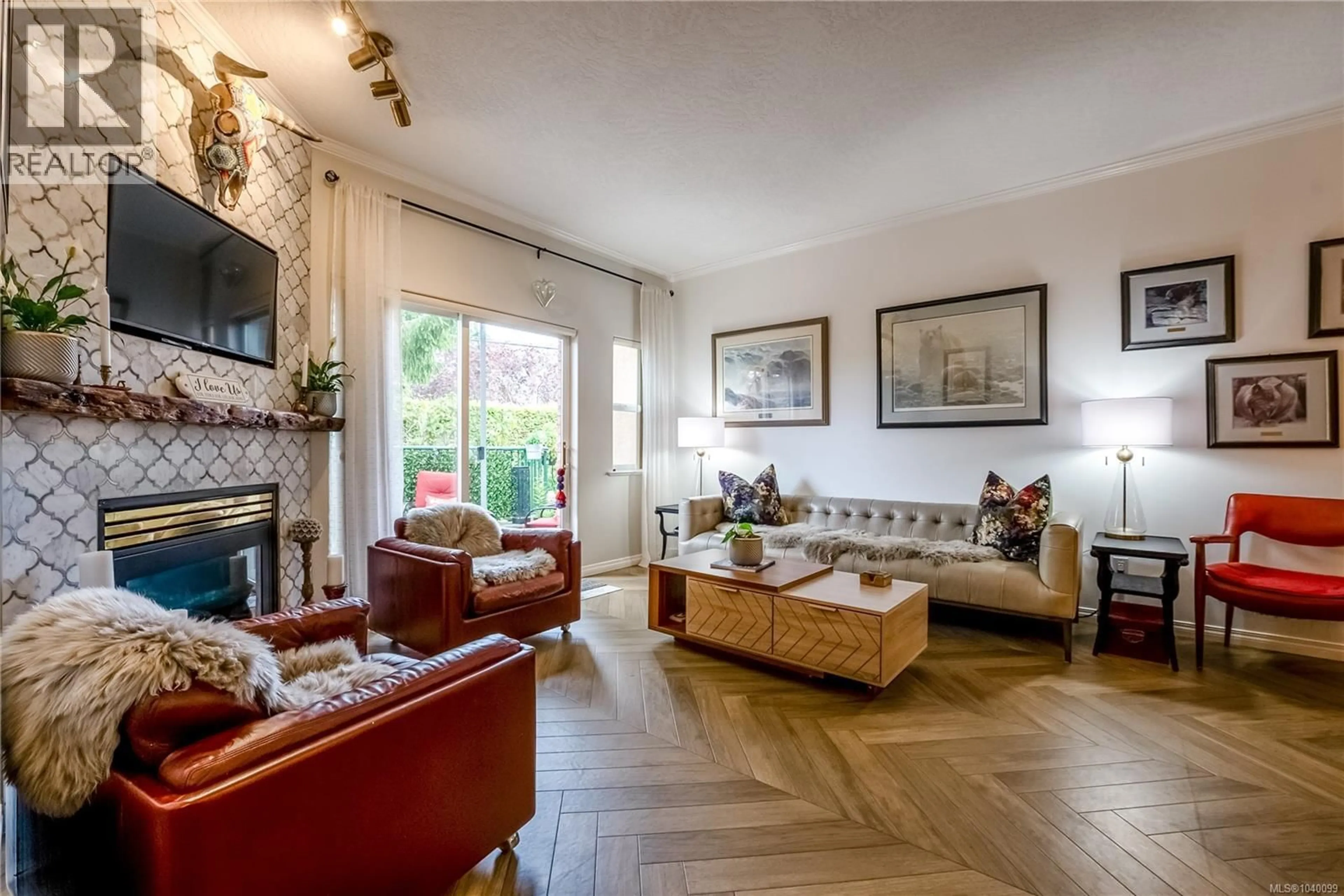 Living room with furniture, unknown for 10 - 2235 HARBOUR ROAD, Sidney British Columbia V8L2P7