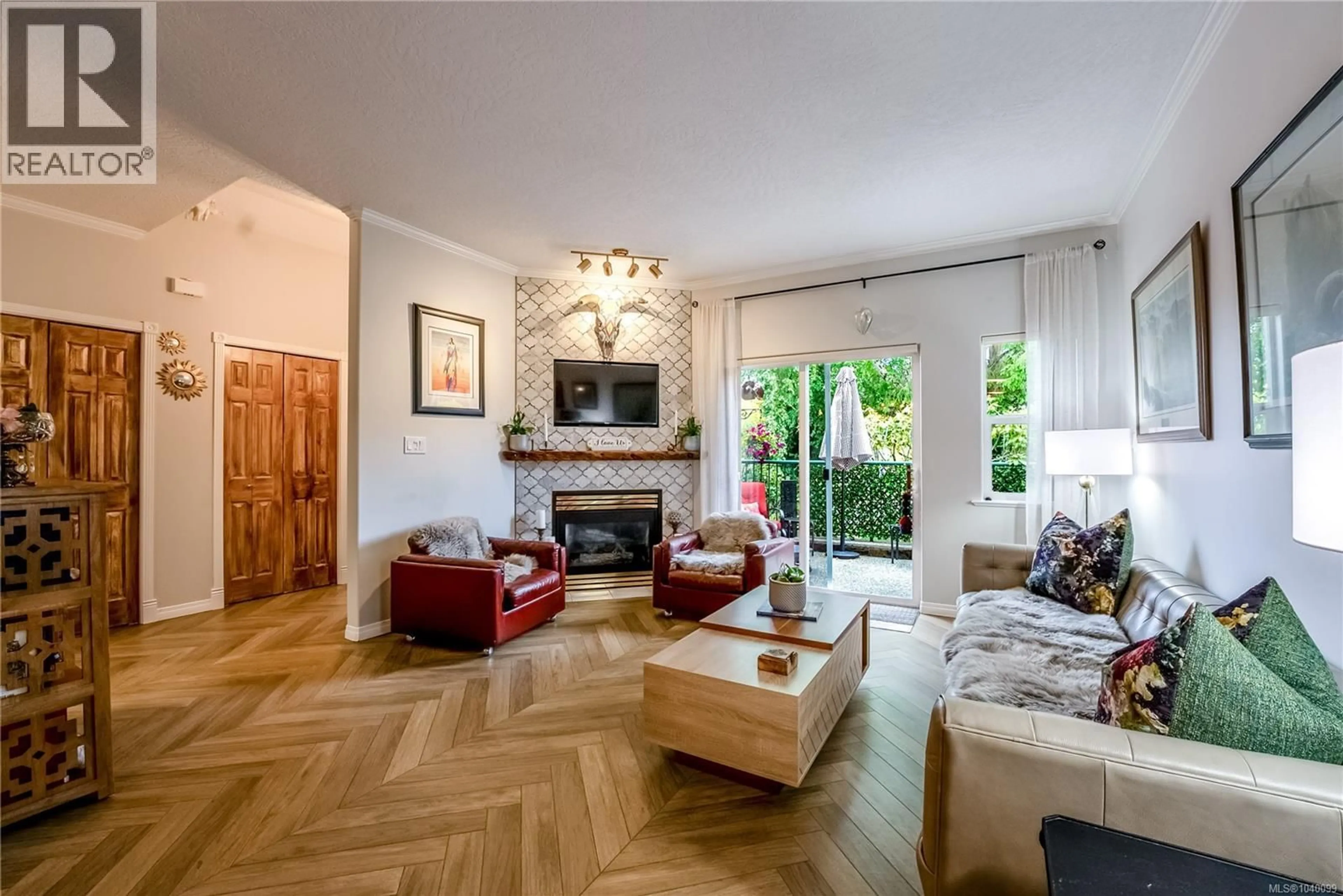 Living room with furniture, unknown for 10 - 2235 HARBOUR ROAD, Sidney British Columbia V8L2P7