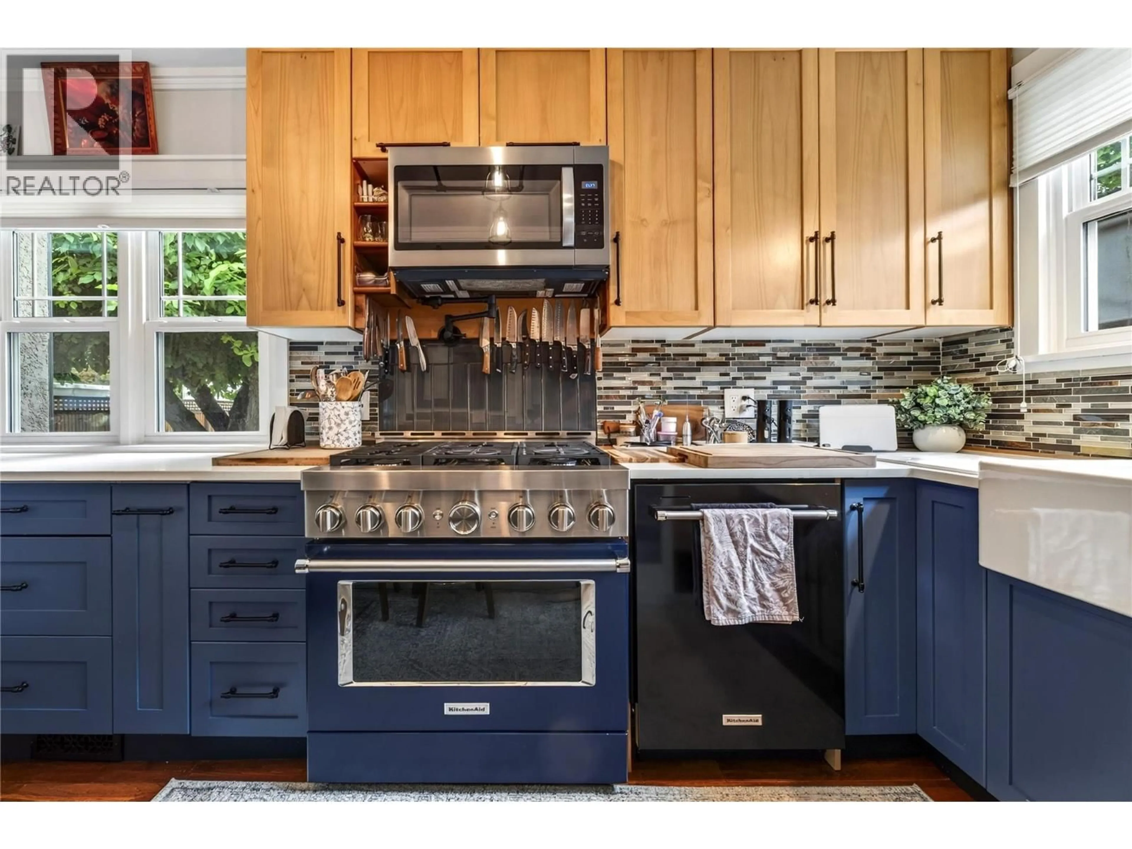 Contemporary kitchen, unknown for 141 REGINA AVENUE, Penticton British Columbia V2A2K7