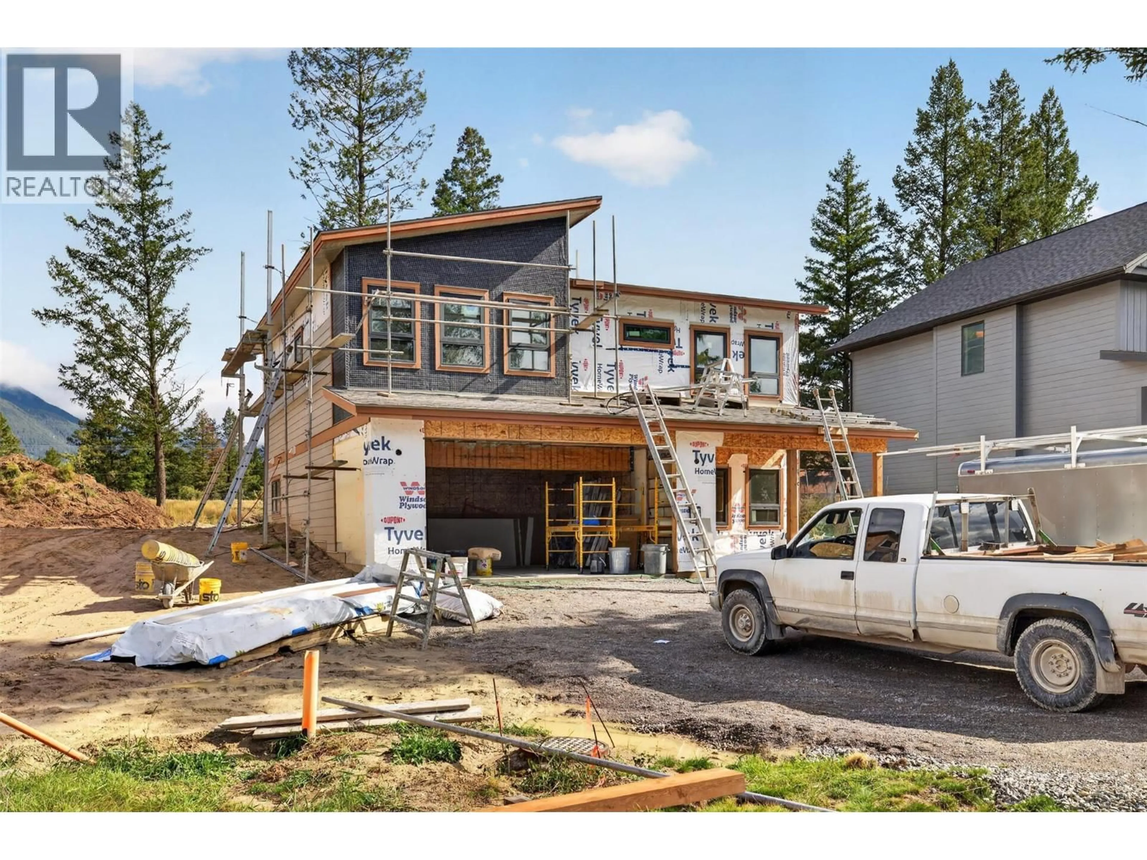 Home with vinyl exterior material, building for 1210 SWANSEA CRESCENT, Windermere British Columbia V0B1J0
