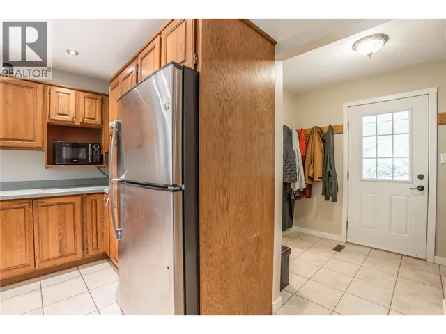 6407 SIMPSON ROAD, Summerland 5