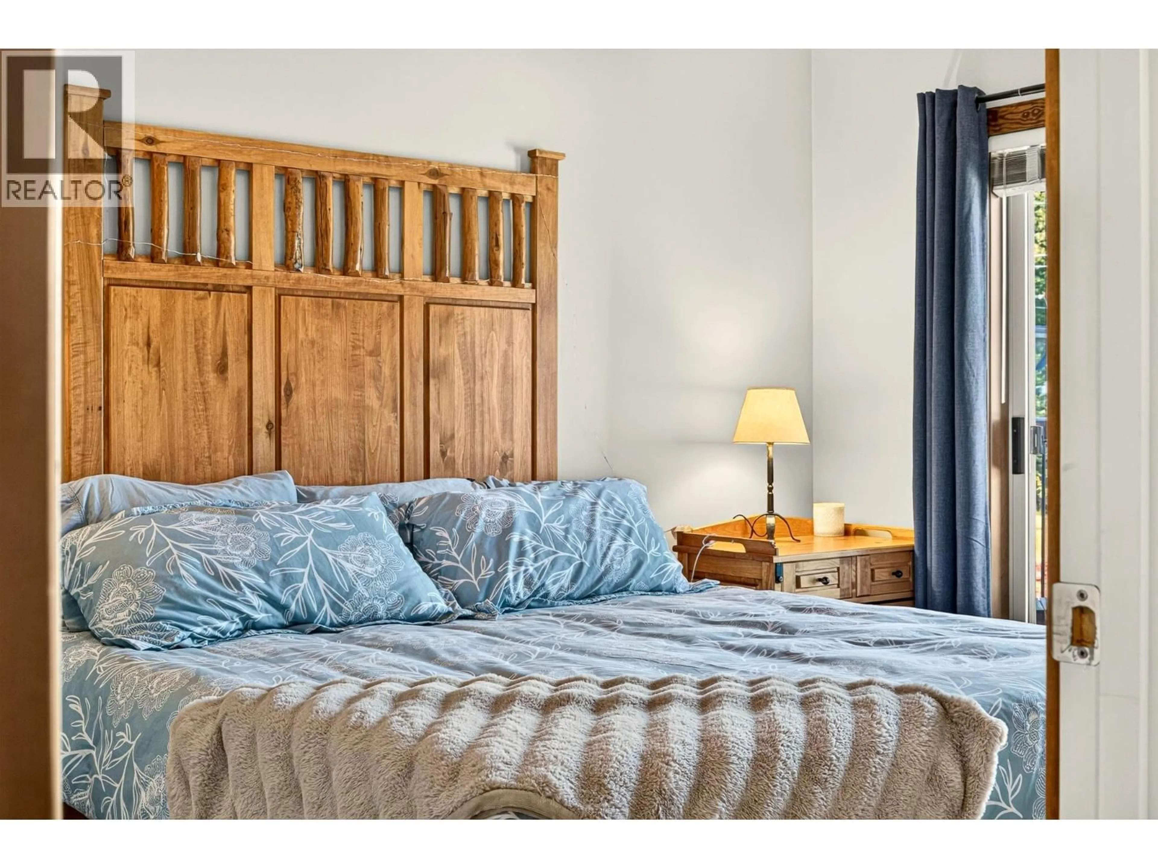 Bedroom with bed, wood/laminate floor for 304 - 5258 HIGHLINE DRIVE, Fernie British Columbia V0B1M6
