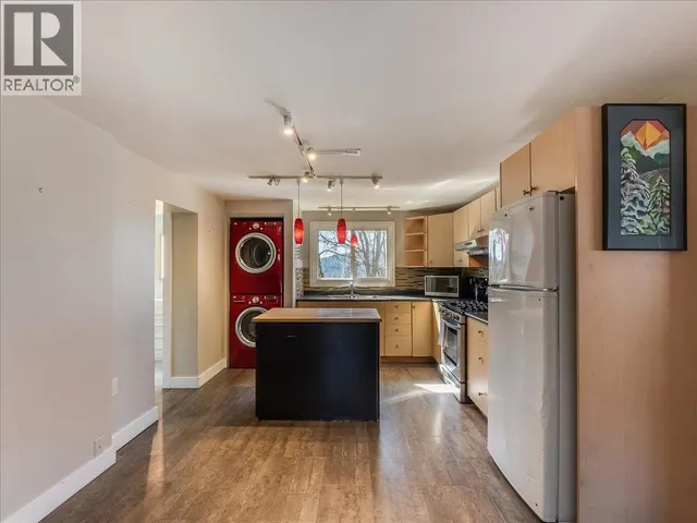 2243 FIRST AVENUE, Rossland 3
