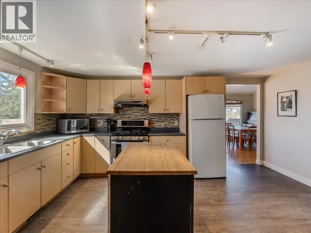 2243 FIRST AVENUE, Rossland 5