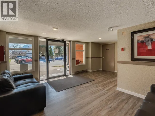 201 - 880 WORDSWORTH AVENUE, Warfield 5