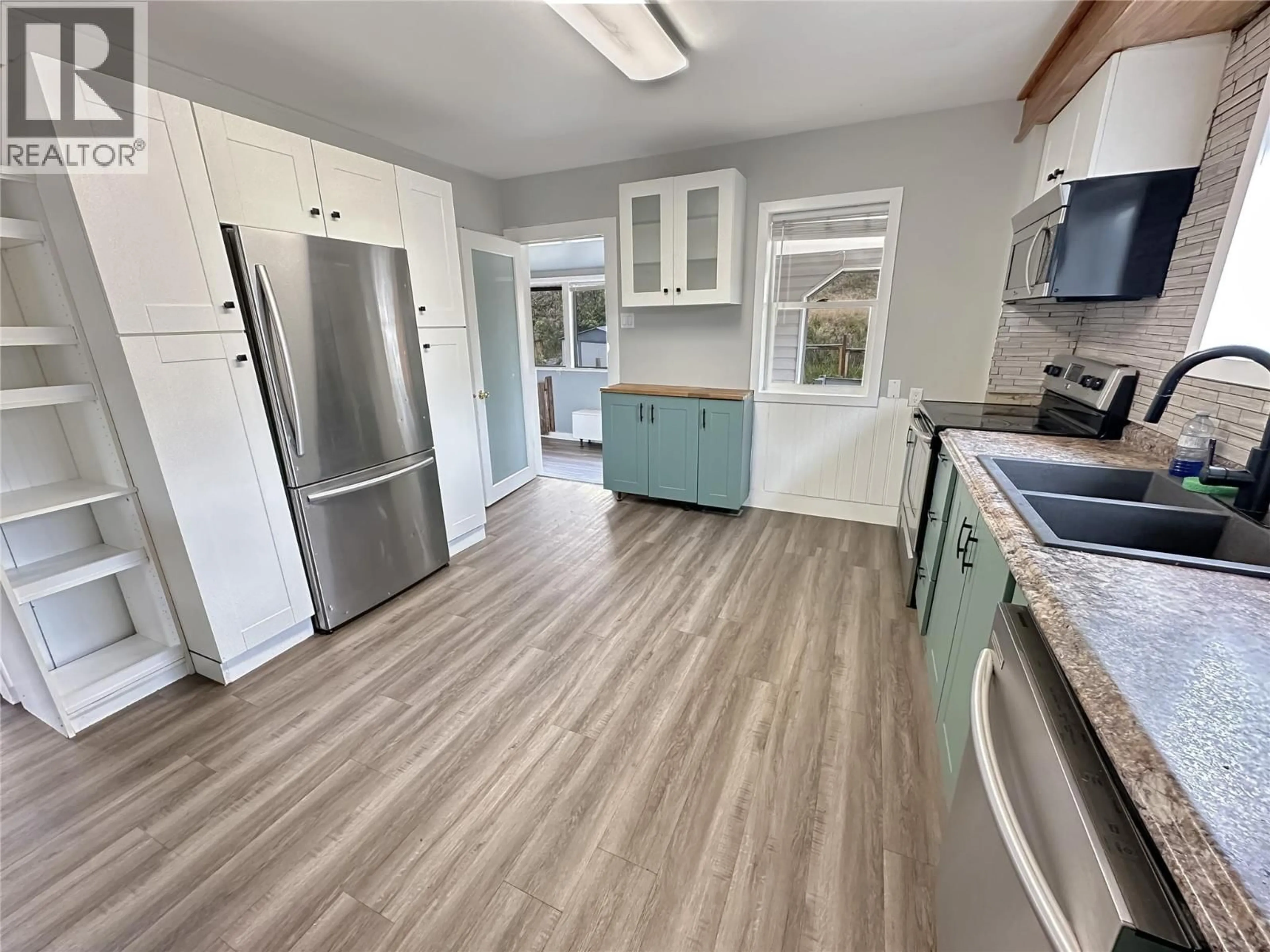 Open concept kitchen, unknown for 569 AUBURN CRESCENT, Princeton British Columbia V0X1W0