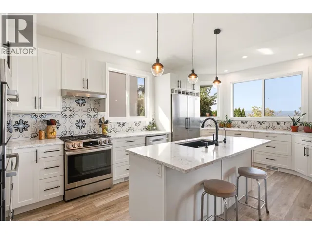 724 LONE PINE DRIVE, Kelowna 2