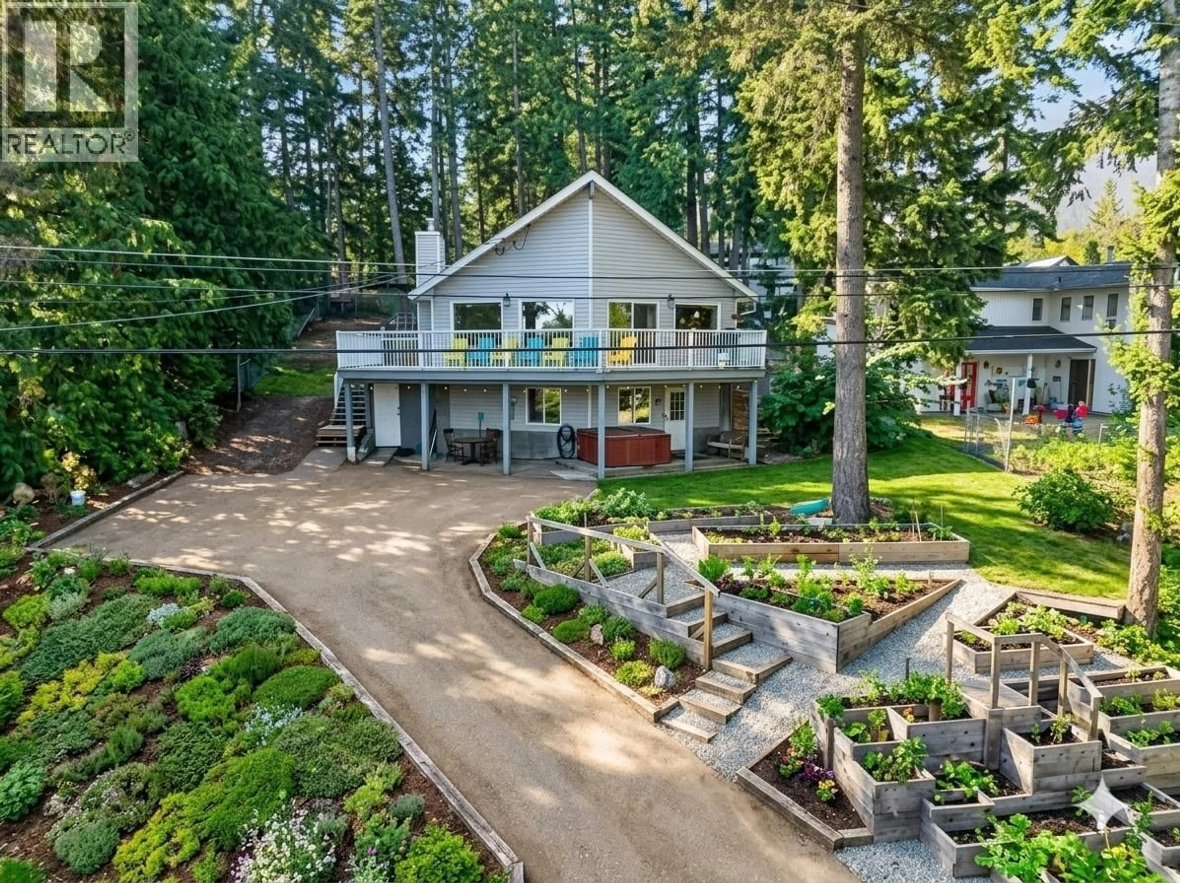 A pic from outside/outdoor area/front of a property/back of a property/a pic from drone, unknown for 996 ARRAS ROAD, Sorrento British Columbia V0E2W1