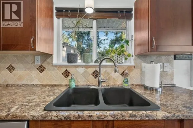 996 ARRAS ROAD, Sorrento 5