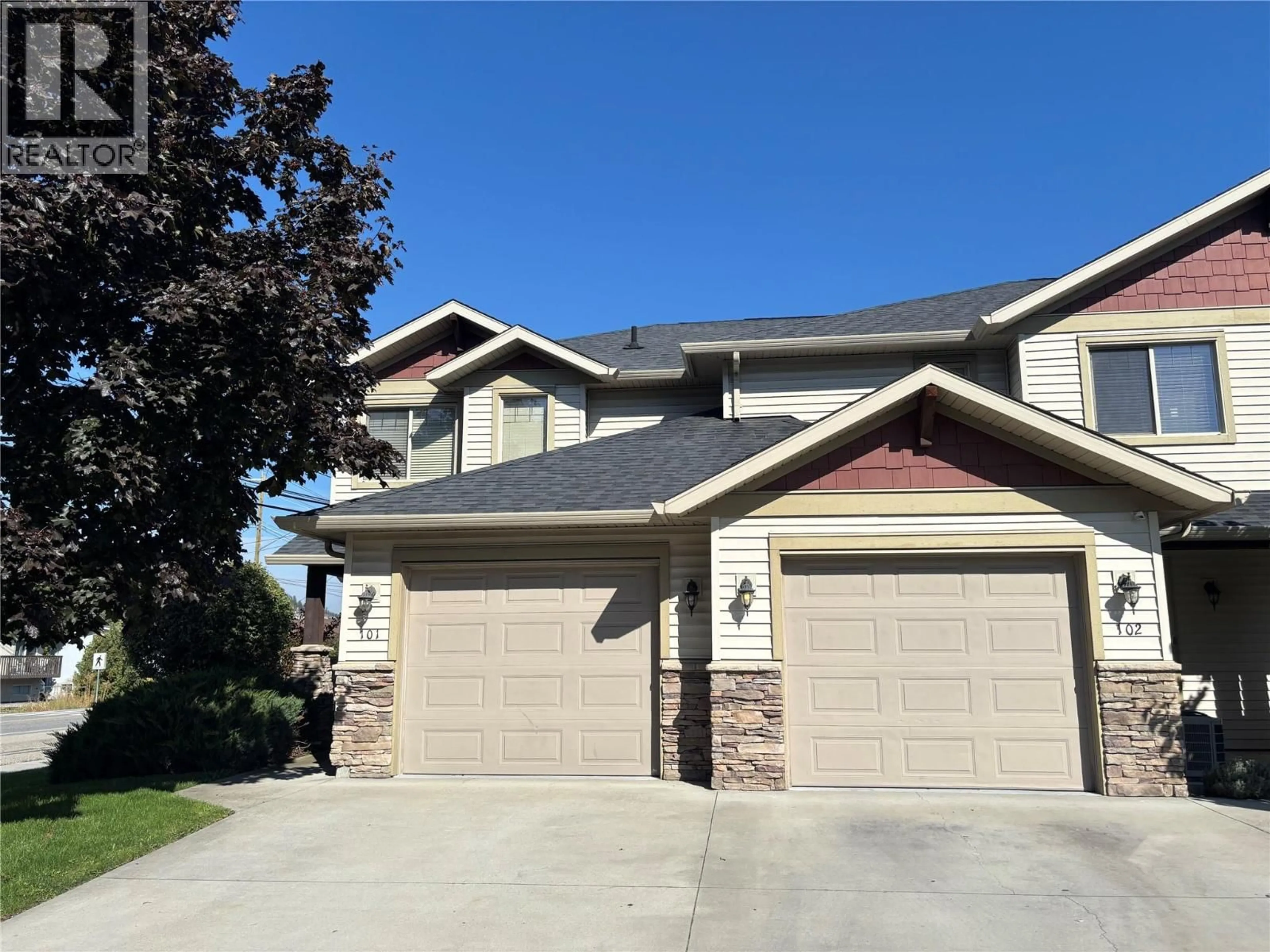 Home with vinyl exterior material, street for 101 - 515 GERSTMAR ROAD, Kelowna British Columbia V1X4B3
